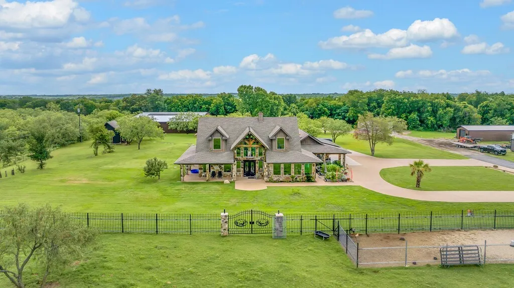 Single Family Residence For Sale in Mc Lennan County , 5004 Gholson Road, Waco, Texas 76705, 3 Bedrooms, 4 Bathrooms, 3 Garage spaces, 3,145 Sqft, built in 2017, Price $1,100,000, mls#21329772, Real Estate Agent in Waco, Homes For Sale in Mc Lennan county, Homes For Sale in Waco, Realtor in Waco Texas, Real Estate Brokerage Independent Realty Texas, Luminita Cordes Realtor