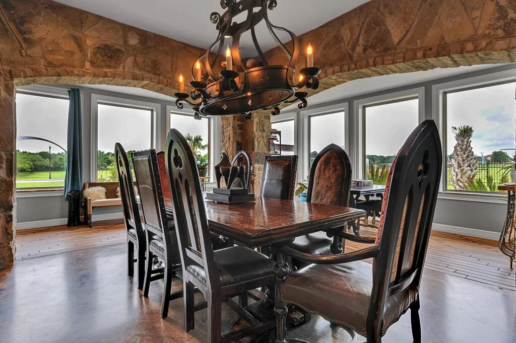 Single Family Residence For Sale in Mc Lennan County , 5004 Gholson Road, Waco, Texas 76705, 3 Bedrooms, 4 Bathrooms, 3 Garage spaces, 3,145 Sqft, built in 2017, Price $1,100,000, mls#21329772, Real Estate Agent in Waco, Homes For Sale in Mc Lennan county, Homes For Sale in Waco, Realtor in Waco Texas, Real Estate Brokerage Independent Realty Texas, Luminita Cordes Realtor