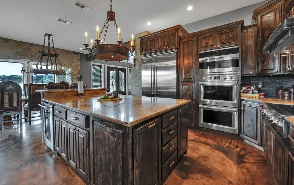 Single Family Residence For Sale in Mc Lennan County , 5004 Gholson Road, Waco, Texas 76705, 3 Bedrooms, 4 Bathrooms, 3 Garage spaces, 3,145 Sqft, built in 2017, Price $1,100,000, mls#21329772, Real Estate Agent in Waco, Homes For Sale in Mc Lennan county, Homes For Sale in Waco, Realtor in Waco Texas, Real Estate Brokerage Independent Realty Texas, Luminita Cordes Realtor