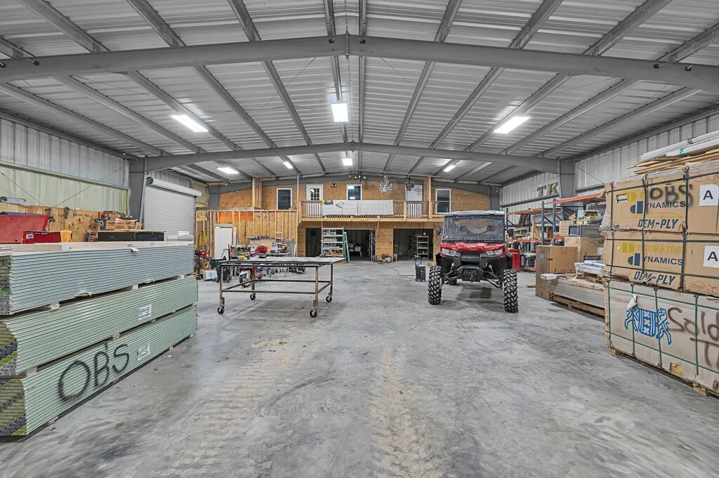 Single Family Residence For Sale in Mc Lennan County , 5004 Gholson Road, Waco, Texas 76705, 3 Bedrooms, 4 Bathrooms, 3 Garage spaces, 3,145 Sqft, built in 2017, Price $1,100,000, mls#21329772, Real Estate Agent in Waco, Homes For Sale in Mc Lennan county, Homes For Sale in Waco, Realtor in Waco Texas, Real Estate Brokerage Independent Realty Texas, Luminita Cordes Realtor