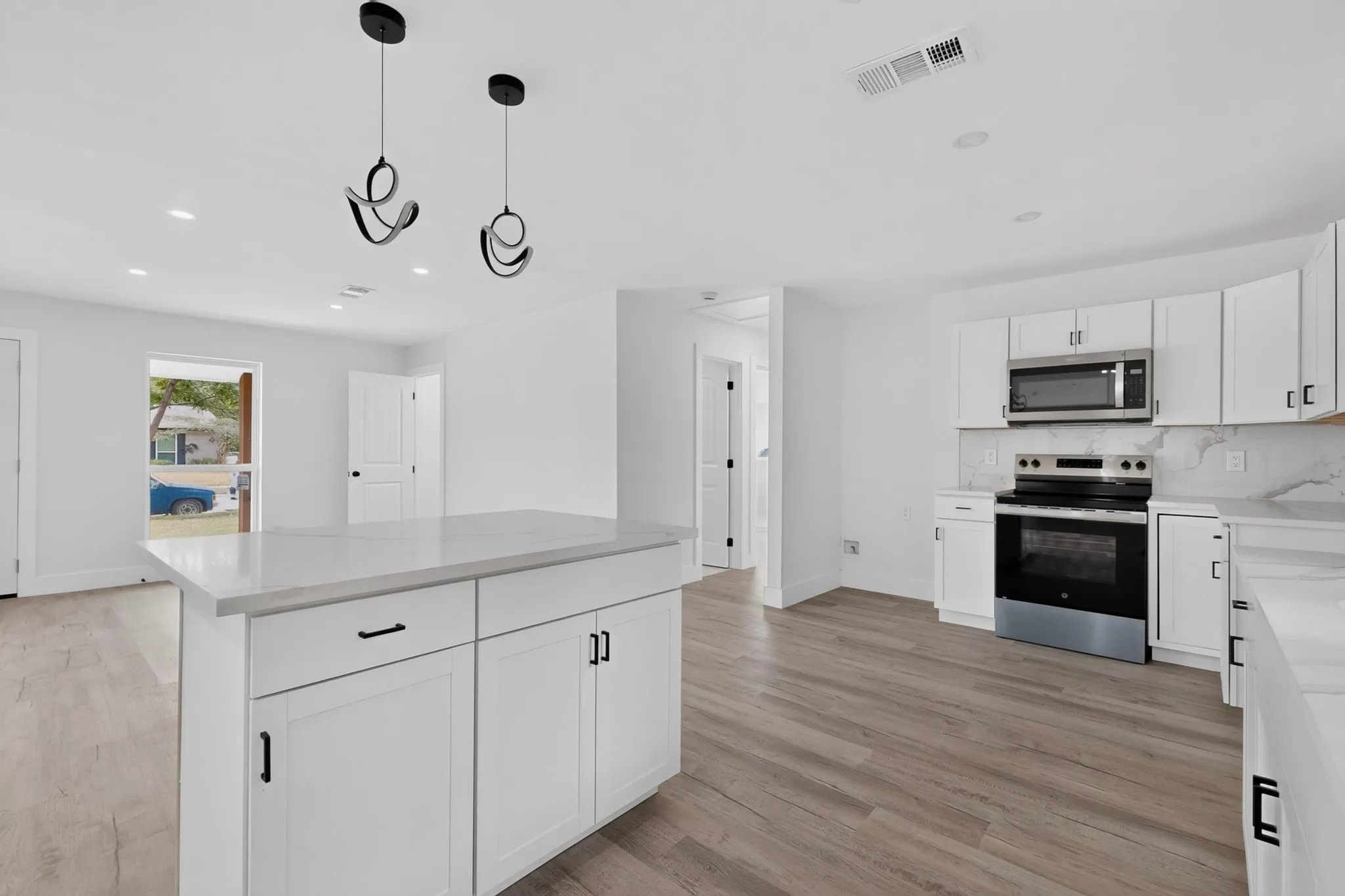 Single Family Residence For Sale in Dallas County , 6208 Fenway Street, Dallas, Texas 75217, 4 Bedroom, 3 Bathroom, Garage spaces, 1,835 Sqft, built in 1963, mls#21330324, Real Estate Agent in Dallas, Homes For Sale in Dallas county, Homes For Sale in Dallas, Realtor in Dallas Texas, Real Estate Brokerage Independent Realty Texas, Luminita Cordes Realtor