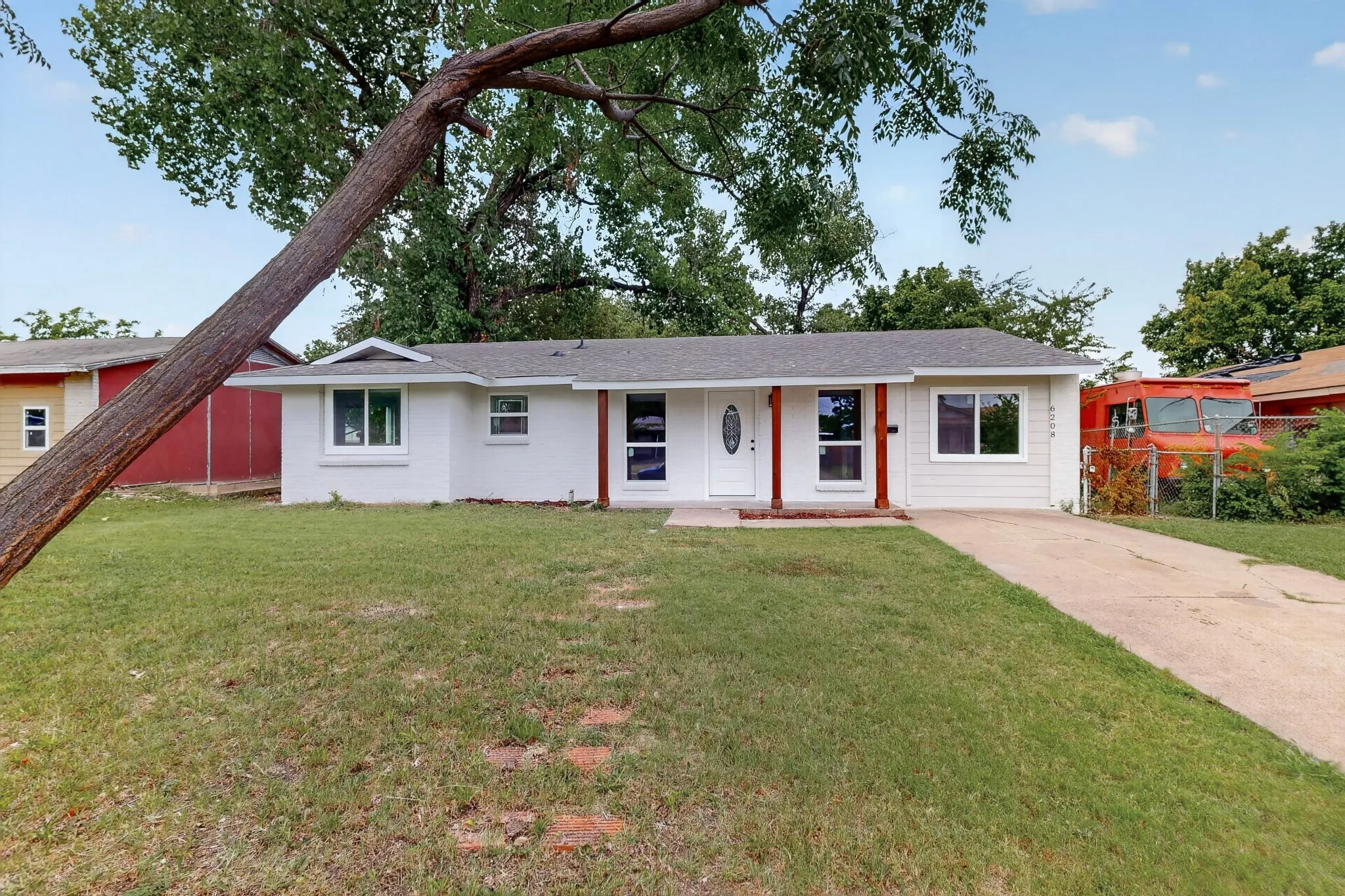 Single Family Residence For Sale in Dallas County , 6208 Fenway Street, Dallas, Texas 75217, 4 Bedroom, 3 Bathroom, Garage spaces, 1,835 Sqft, built in 1963, mls#21330324, Real Estate Agent in Dallas, Homes For Sale in Dallas county, Homes For Sale in Dallas, Realtor in Dallas Texas, Real Estate Brokerage Independent Realty Texas, Luminita Cordes Realtor