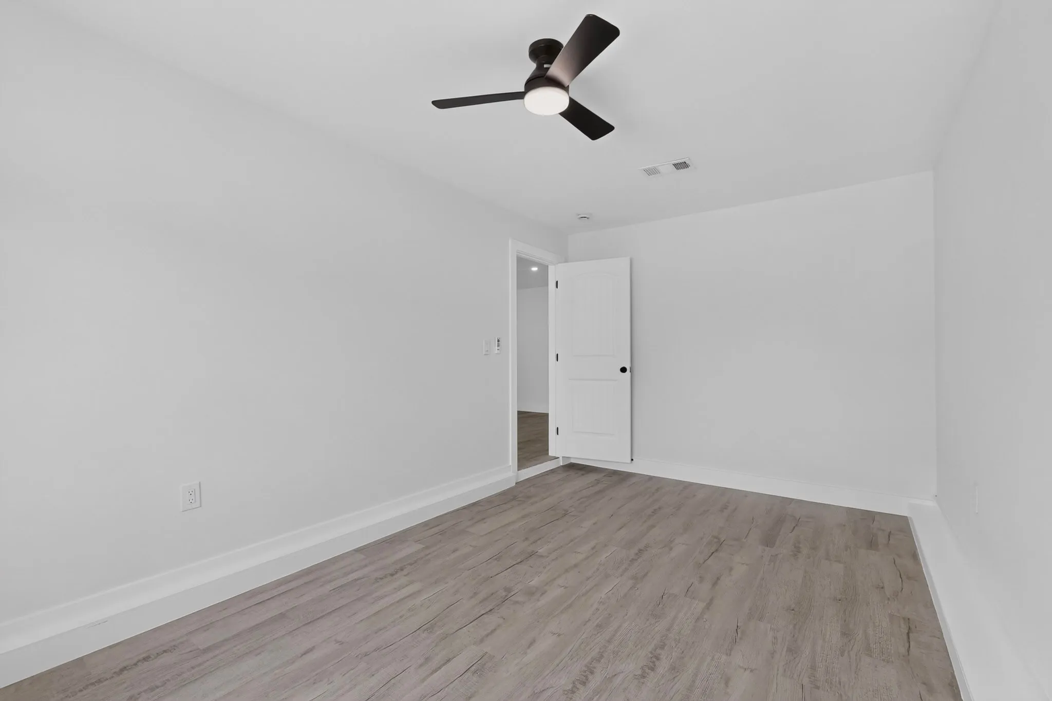Single Family Residence For Sale in Dallas County , 6208 Fenway Street, Dallas, Texas 75217, 4 Bedroom, 3 Bathroom, Garage spaces, 1,835 Sqft, built in 1963, mls#21330324, Real Estate Agent in Dallas, Homes For Sale in Dallas county, Homes For Sale in Dallas, Realtor in Dallas Texas, Real Estate Brokerage Independent Realty Texas, Luminita Cordes Realtor