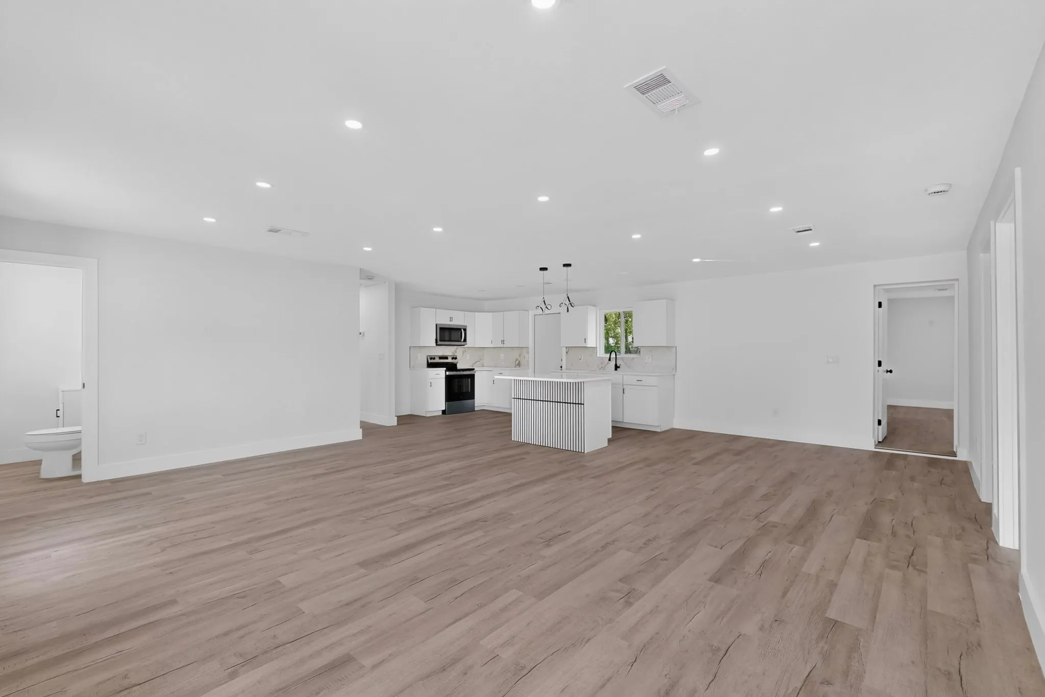 Single Family Residence For Sale in Dallas County , 6208 Fenway Street, Dallas, Texas 75217, 4 Bedroom, 3 Bathroom, Garage spaces, 1,835 Sqft, built in 1963, mls#21330324, Real Estate Agent in Dallas, Homes For Sale in Dallas county, Homes For Sale in Dallas, Realtor in Dallas Texas, Real Estate Brokerage Independent Realty Texas, Luminita Cordes Realtor