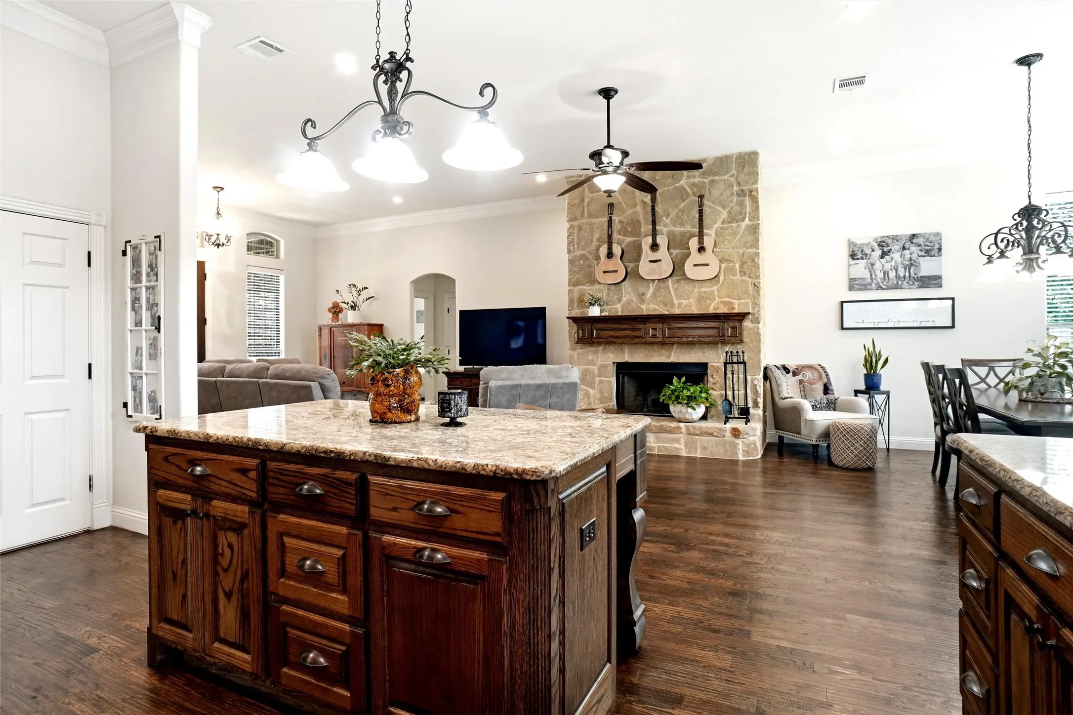 Single Family Residence For Sale in Parker County , 244 S Natural Spring Lane, Azle, Texas 76020, 3 Bedroom, 2 Bathroom, 2 Garage spaces, 2,008 Sqft, built in 2016, mls#21334164, Real Estate Agent in Azle, Homes For Sale in Parker county, Homes For Sale in Azle, Realtor in Azle Texas, Real Estate Brokerage Independent Realty Texas, Luminita Cordes Realtor