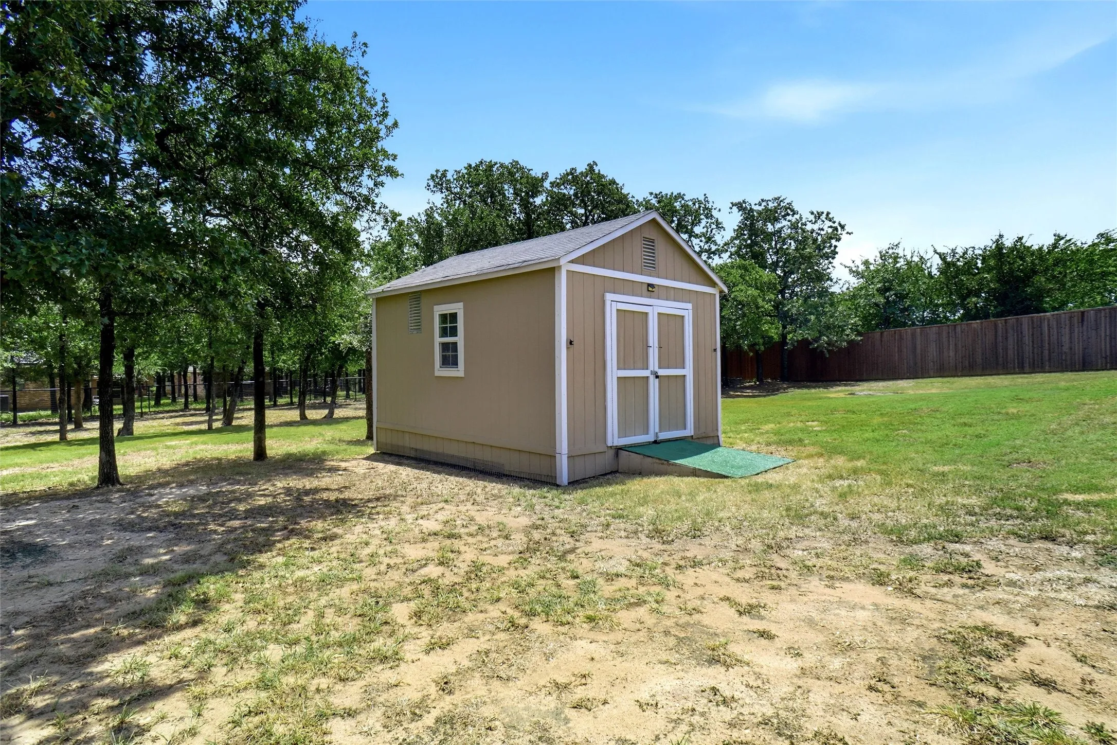Single Family Residence For Sale in Parker County , 244 S Natural Spring Lane, Azle, Texas 76020, 3 Bedroom, 2 Bathroom, 2 Garage spaces, 2,008 Sqft, built in 2016, mls#21334164, Real Estate Agent in Azle, Homes For Sale in Parker county, Homes For Sale in Azle, Realtor in Azle Texas, Real Estate Brokerage Independent Realty Texas, Luminita Cordes Realtor