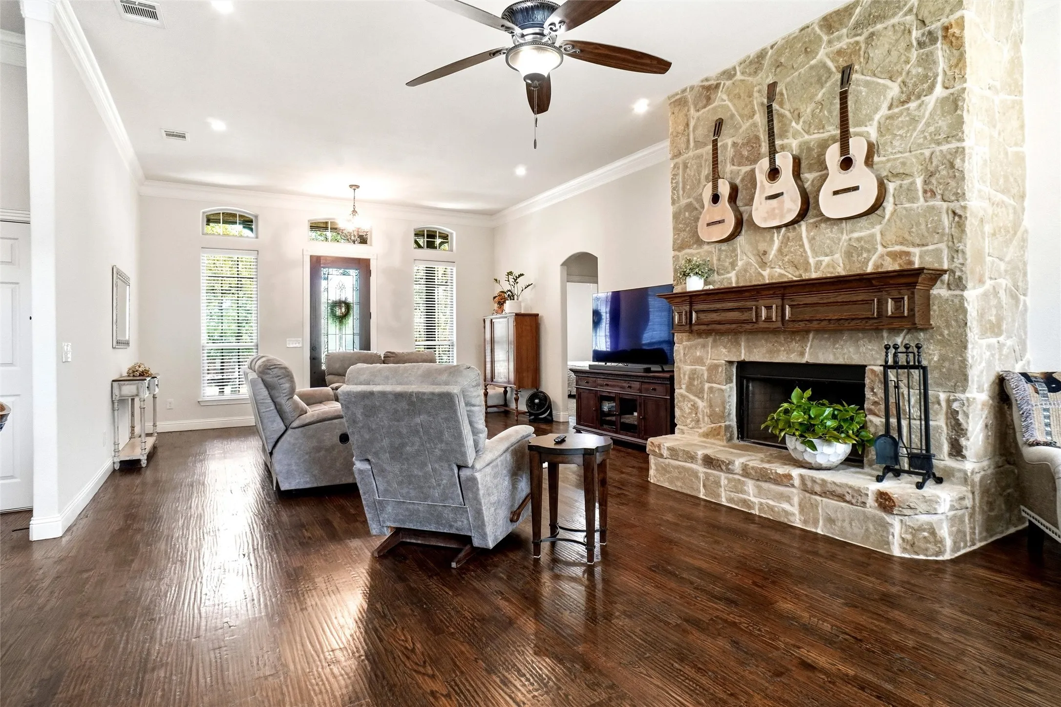 Single Family Residence For Sale in Parker County , 244 S Natural Spring Lane, Azle, Texas 76020, 3 Bedroom, 2 Bathroom, 2 Garage spaces, 2,008 Sqft, built in 2016, mls#21334164, Real Estate Agent in Azle, Homes For Sale in Parker county, Homes For Sale in Azle, Realtor in Azle Texas, Real Estate Brokerage Independent Realty Texas, Luminita Cordes Realtor