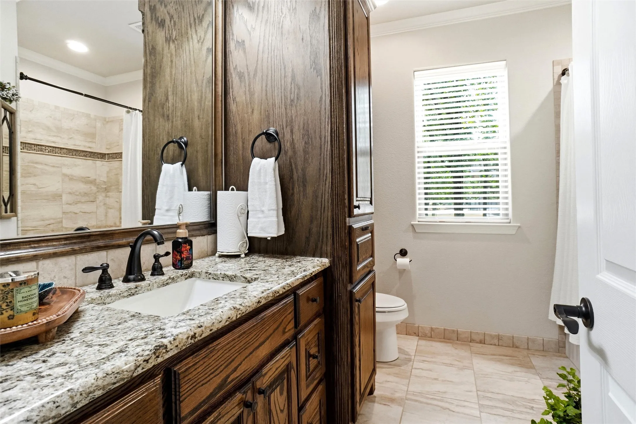 Single Family Residence For Sale in Parker County , 244 S Natural Spring Lane, Azle, Texas 76020, 3 Bedroom, 2 Bathroom, 2 Garage spaces, 2,008 Sqft, built in 2016, mls#21334164, Real Estate Agent in Azle, Homes For Sale in Parker county, Homes For Sale in Azle, Realtor in Azle Texas, Real Estate Brokerage Independent Realty Texas, Luminita Cordes Realtor