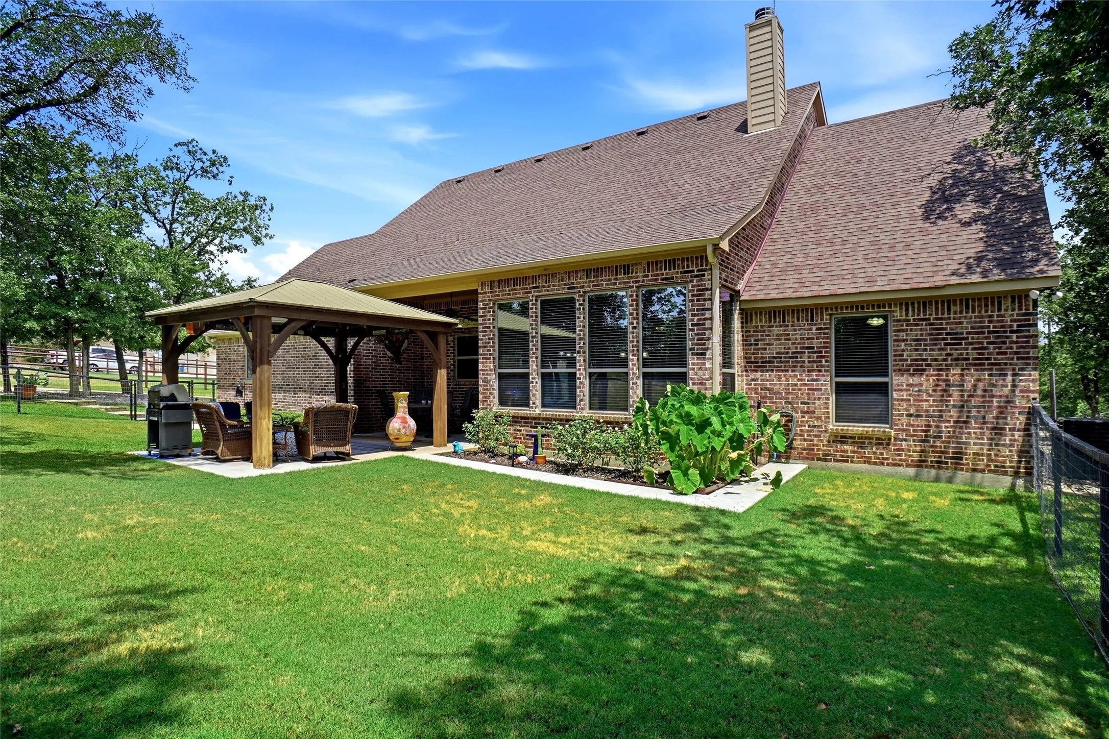 Single Family Residence For Sale in Parker County , 244 S Natural Spring Lane, Azle, Texas 76020, 3 Bedroom, 2 Bathroom, 2 Garage spaces, 2,008 Sqft, built in 2016, mls#21334164, Real Estate Agent in Azle, Homes For Sale in Parker county, Homes For Sale in Azle, Realtor in Azle Texas, Real Estate Brokerage Independent Realty Texas, Luminita Cordes Realtor
