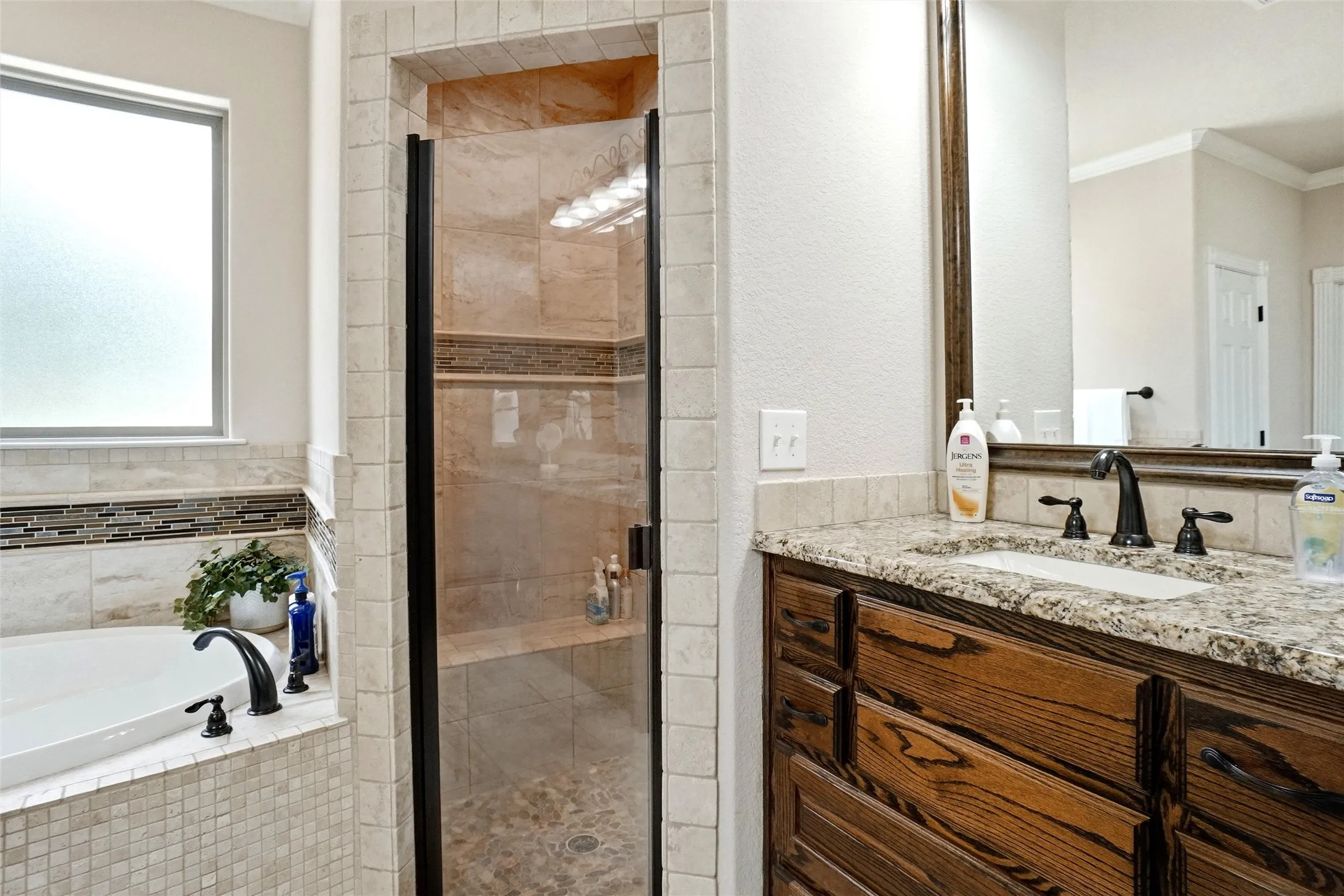 Single Family Residence For Sale in Parker County , 244 S Natural Spring Lane, Azle, Texas 76020, 3 Bedroom, 2 Bathroom, 2 Garage spaces, 2,008 Sqft, built in 2016, mls#21334164, Real Estate Agent in Azle, Homes For Sale in Parker county, Homes For Sale in Azle, Realtor in Azle Texas, Real Estate Brokerage Independent Realty Texas, Luminita Cordes Realtor