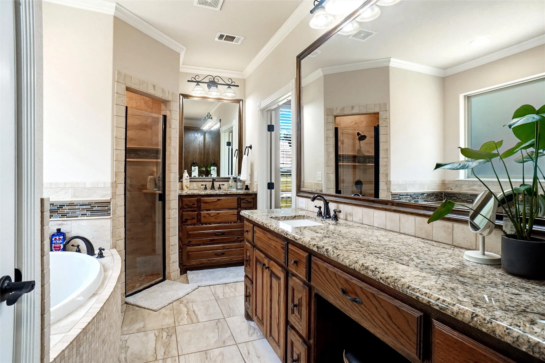 Single Family Residence For Sale in Parker County , 244 S Natural Spring Lane, Azle, Texas 76020, 3 Bedroom, 2 Bathroom, 2 Garage spaces, 2,008 Sqft, built in 2016, mls#21334164, Real Estate Agent in Azle, Homes For Sale in Parker county, Homes For Sale in Azle, Realtor in Azle Texas, Real Estate Brokerage Independent Realty Texas, Luminita Cordes Realtor