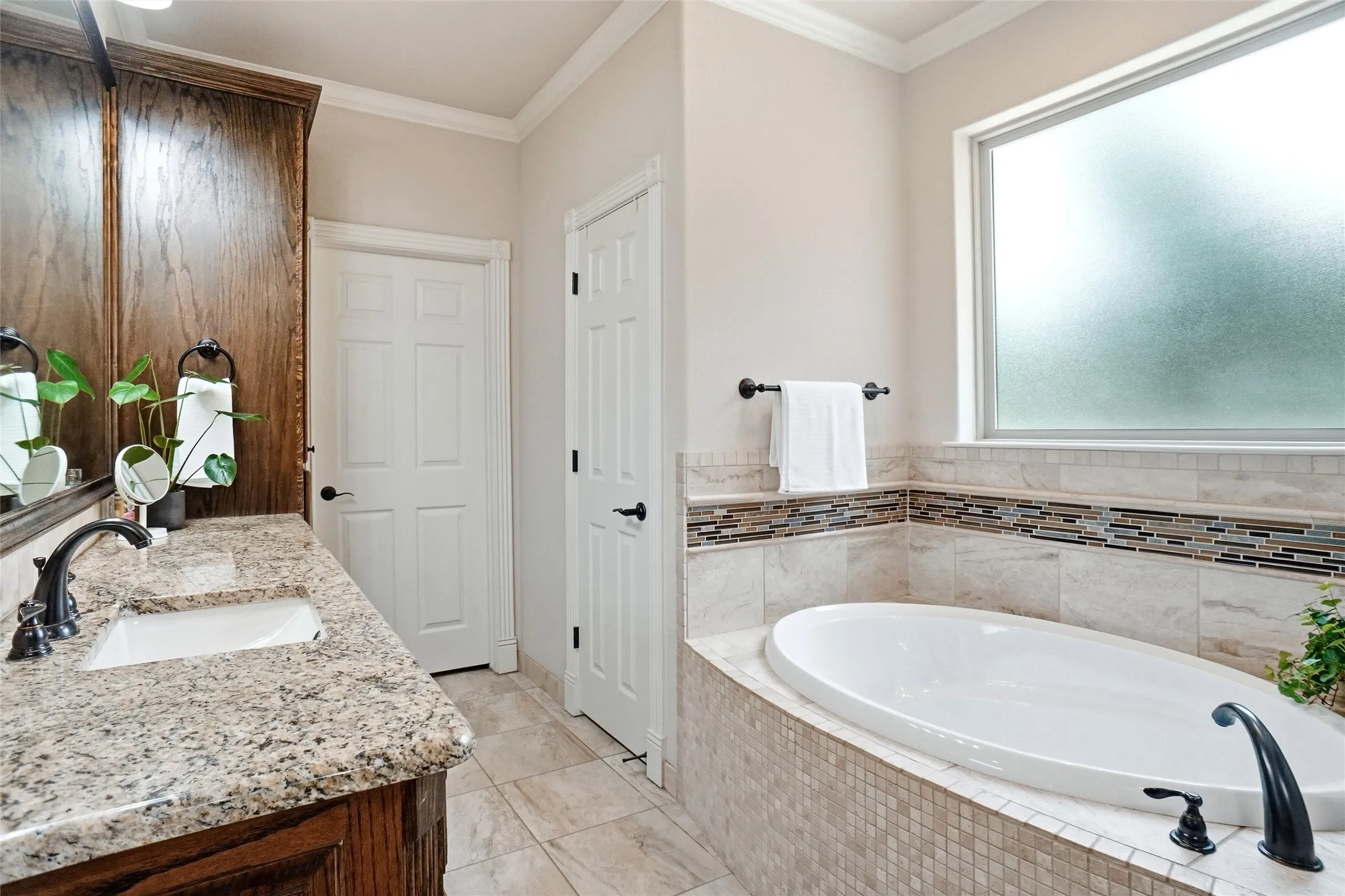 Single Family Residence For Sale in Parker County , 244 S Natural Spring Lane, Azle, Texas 76020, 3 Bedroom, 2 Bathroom, 2 Garage spaces, 2,008 Sqft, built in 2016, mls#21334164, Real Estate Agent in Azle, Homes For Sale in Parker county, Homes For Sale in Azle, Realtor in Azle Texas, Real Estate Brokerage Independent Realty Texas, Luminita Cordes Realtor