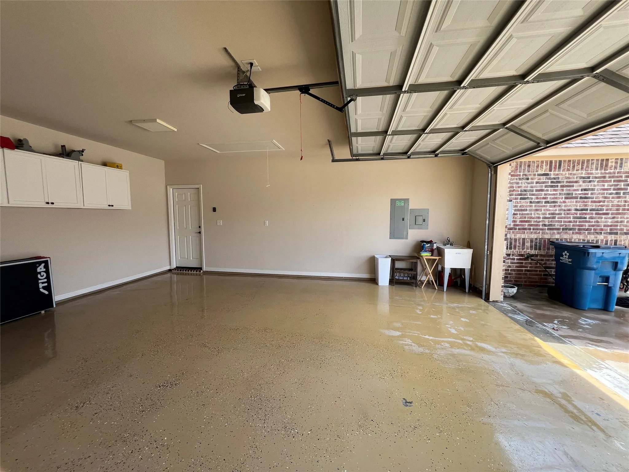 Single Family Residence For Sale in Parker County , 244 S Natural Spring Lane, Azle, Texas 76020, 3 Bedroom, 2 Bathroom, 2 Garage spaces, 2,008 Sqft, built in 2016, mls#21334164, Real Estate Agent in Azle, Homes For Sale in Parker county, Homes For Sale in Azle, Realtor in Azle Texas, Real Estate Brokerage Independent Realty Texas, Luminita Cordes Realtor