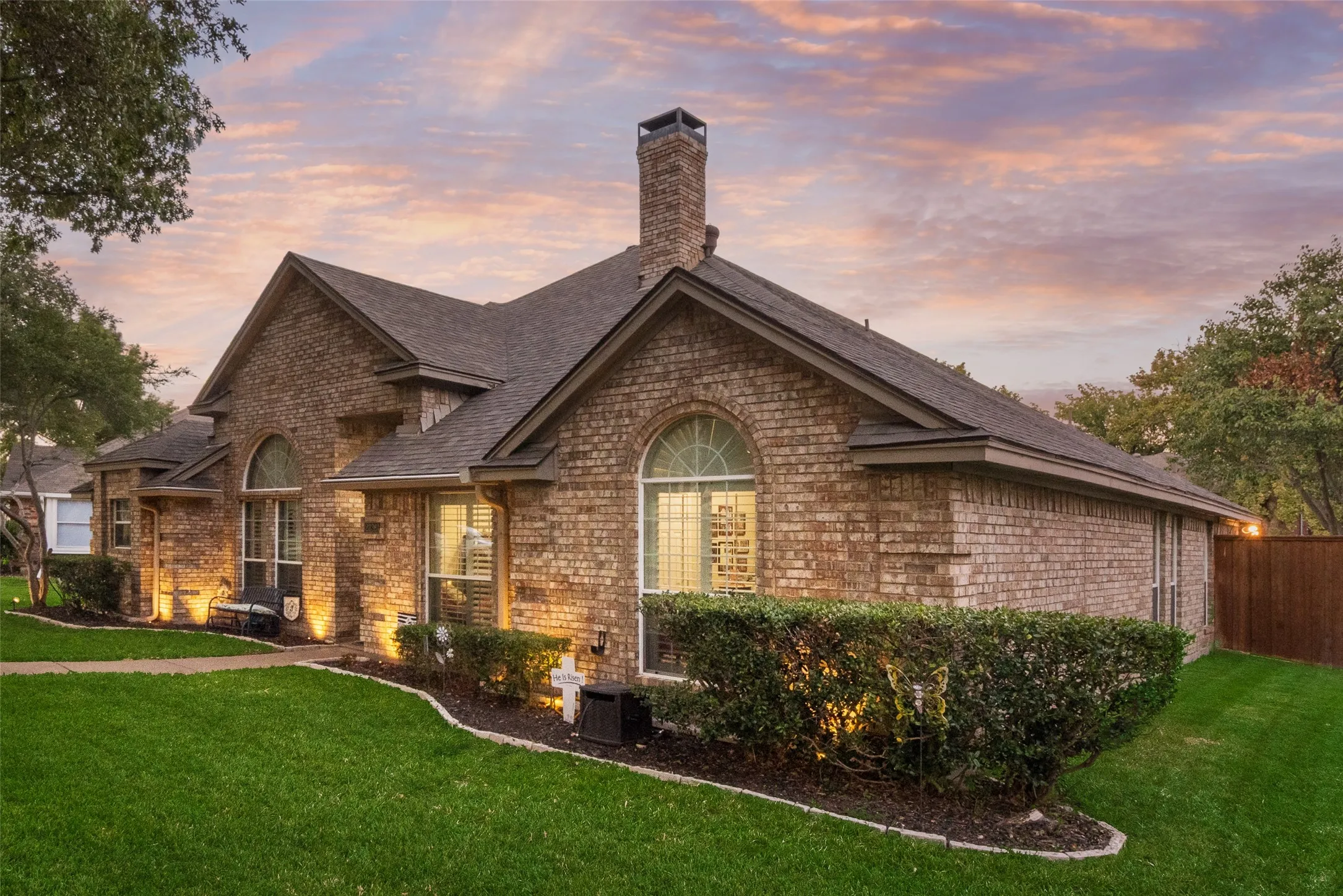 Single Family Residence For Sale in Dallas County , 2336 Penrose Drive, Mesquite, Texas 75150, 4 Bedroom, 3 Bathroom, 2 Garage spaces, 2,306 Sqft, built in 1989, mls#21334513, Real Estate Agent in Mesquite, Homes For Sale in Dallas county, Homes For Sale in Mesquite, Realtor in Mesquite Texas, Real Estate Brokerage Independent Realty Texas, Luminita Cordes Realtor