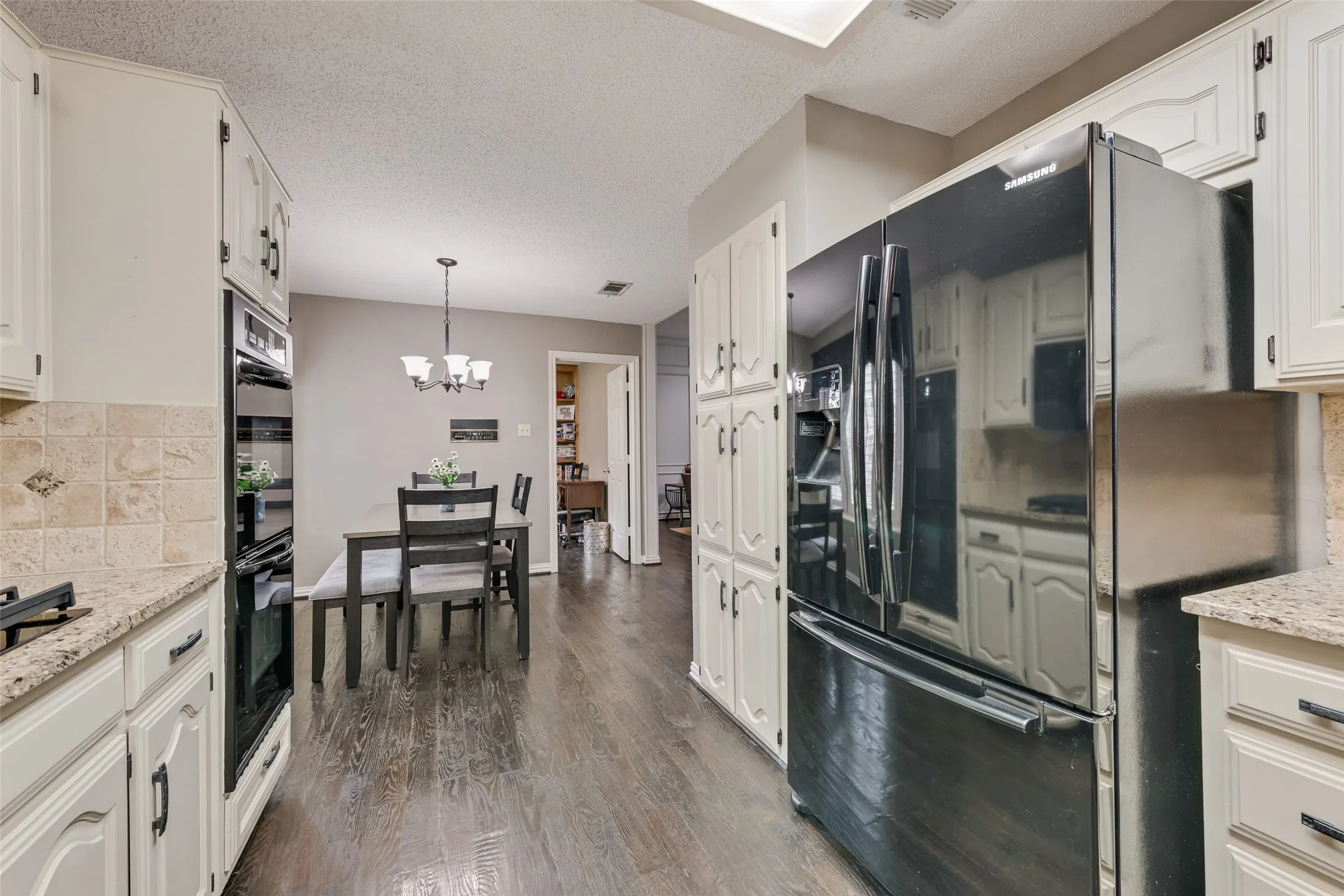 Real hardwood flooring with double ovens & gas cooktop!