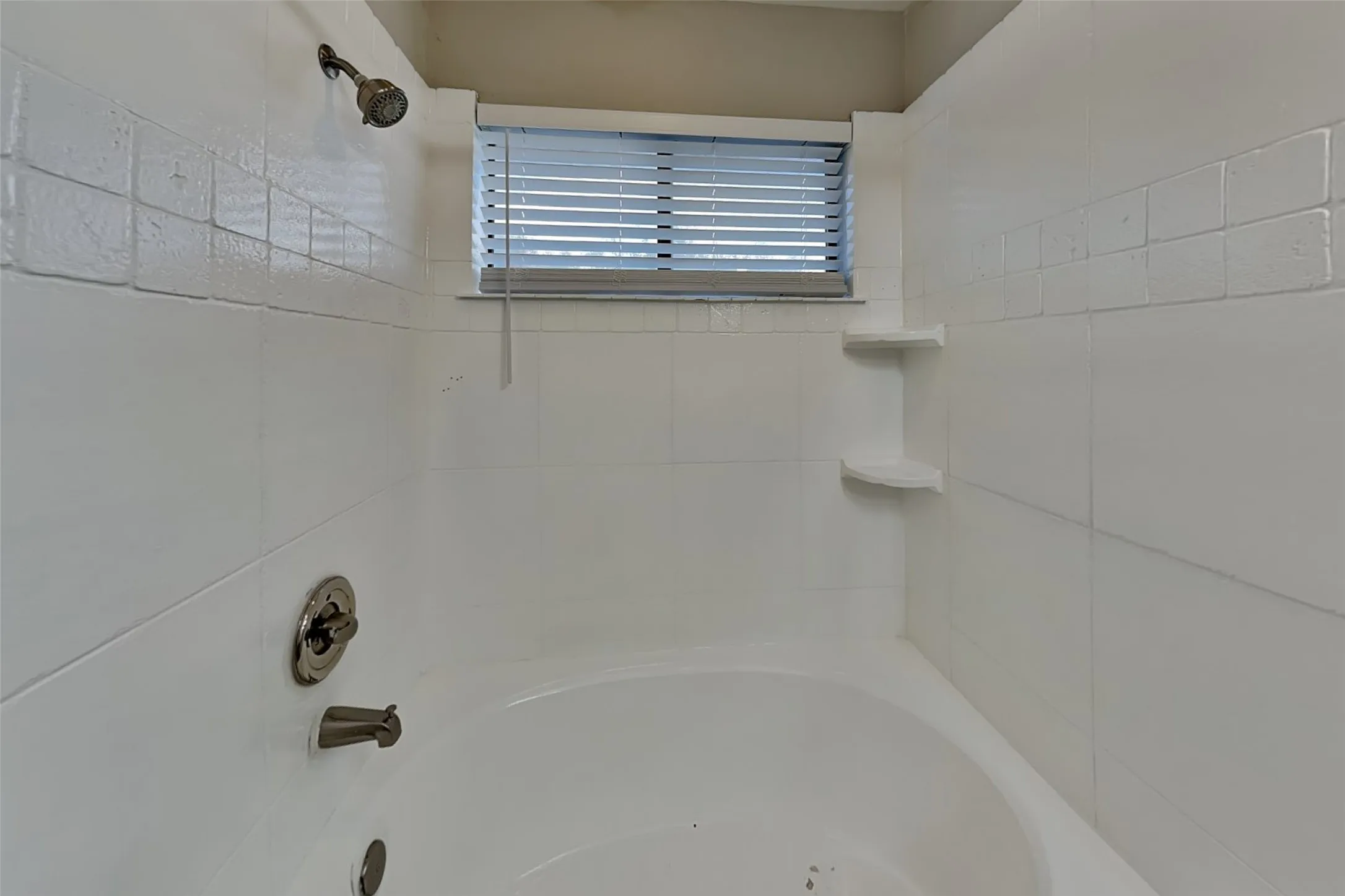 Single Family Residence For Rent in Tarrant County , 1206 Hillwood Way, Grapevine, Texas 76051, 3 Bedroom, 3 Bathroom, 2 Garage spaces, 1,625 Sqft, built in 1986, mls#21334740, Real Estate Agent in Grapevine, Homes For Rent in Tarrant county, Homes For Rent in Grapevine, Realtor in Grapevine Texas, Real Estate Brokerage Independent Realty Texas, Luminita Cordes Realtor