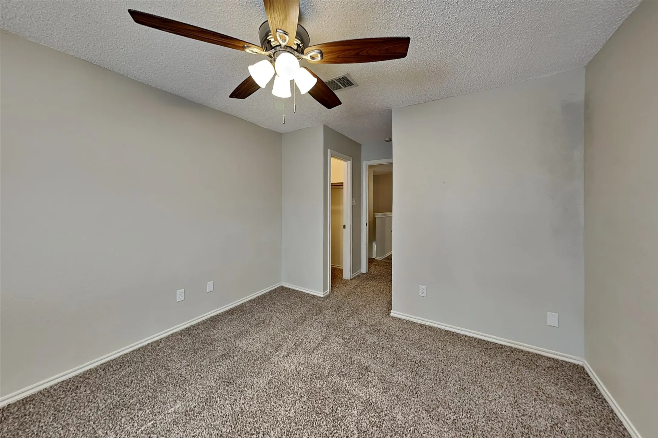 Single Family Residence For Rent in Tarrant County , 1206 Hillwood Way, Grapevine, Texas 76051, 3 Bedroom, 3 Bathroom, 2 Garage spaces, 1,625 Sqft, built in 1986, mls#21334740, Real Estate Agent in Grapevine, Homes For Rent in Tarrant county, Homes For Rent in Grapevine, Realtor in Grapevine Texas, Real Estate Brokerage Independent Realty Texas, Luminita Cordes Realtor