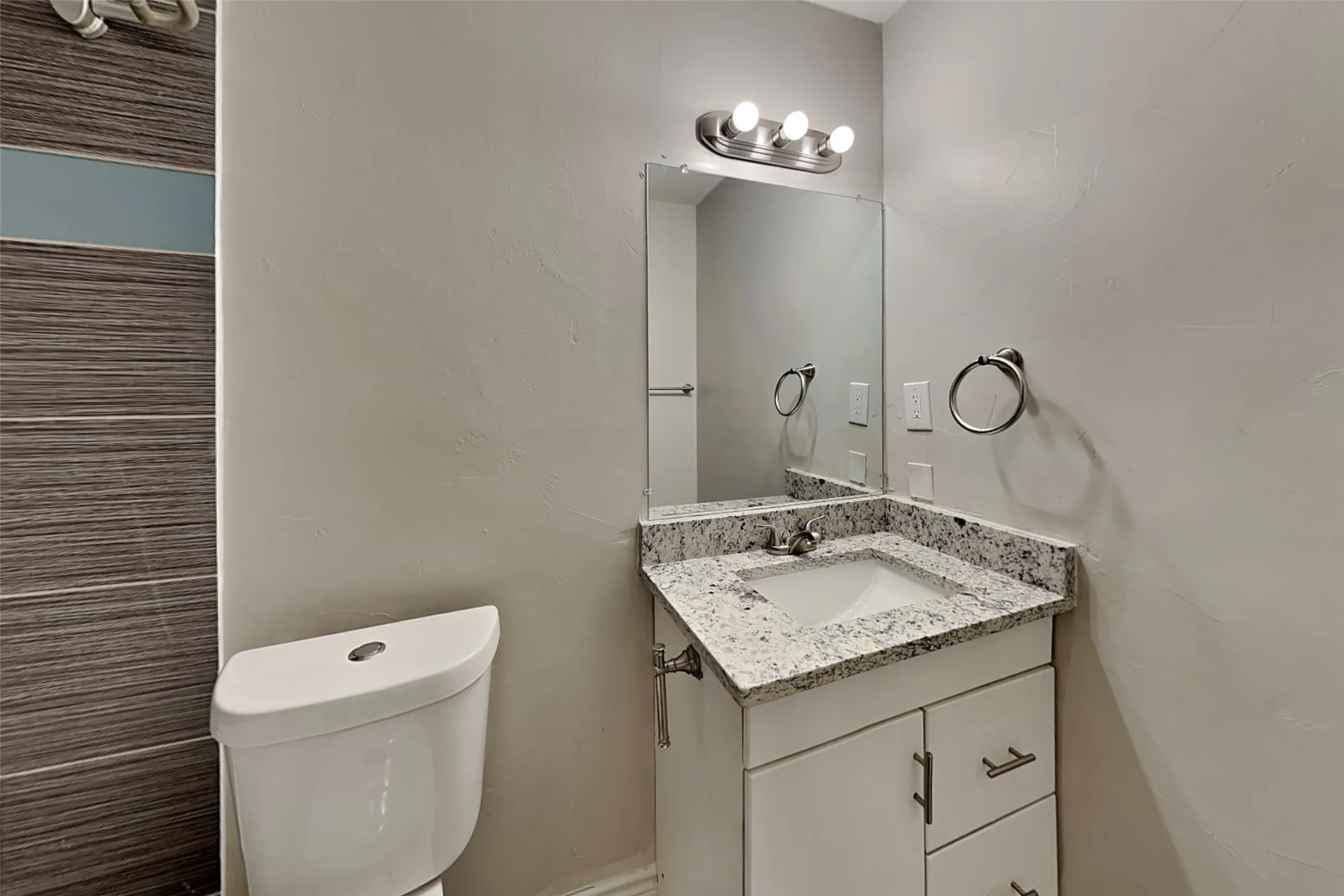 Single Family Residence For Rent in Tarrant County , 1206 Hillwood Way, Grapevine, Texas 76051, 3 Bedroom, 3 Bathroom, 2 Garage spaces, 1,625 Sqft, built in 1986, mls#21334740, Real Estate Agent in Grapevine, Homes For Rent in Tarrant county, Homes For Rent in Grapevine, Realtor in Grapevine Texas, Real Estate Brokerage Independent Realty Texas, Luminita Cordes Realtor