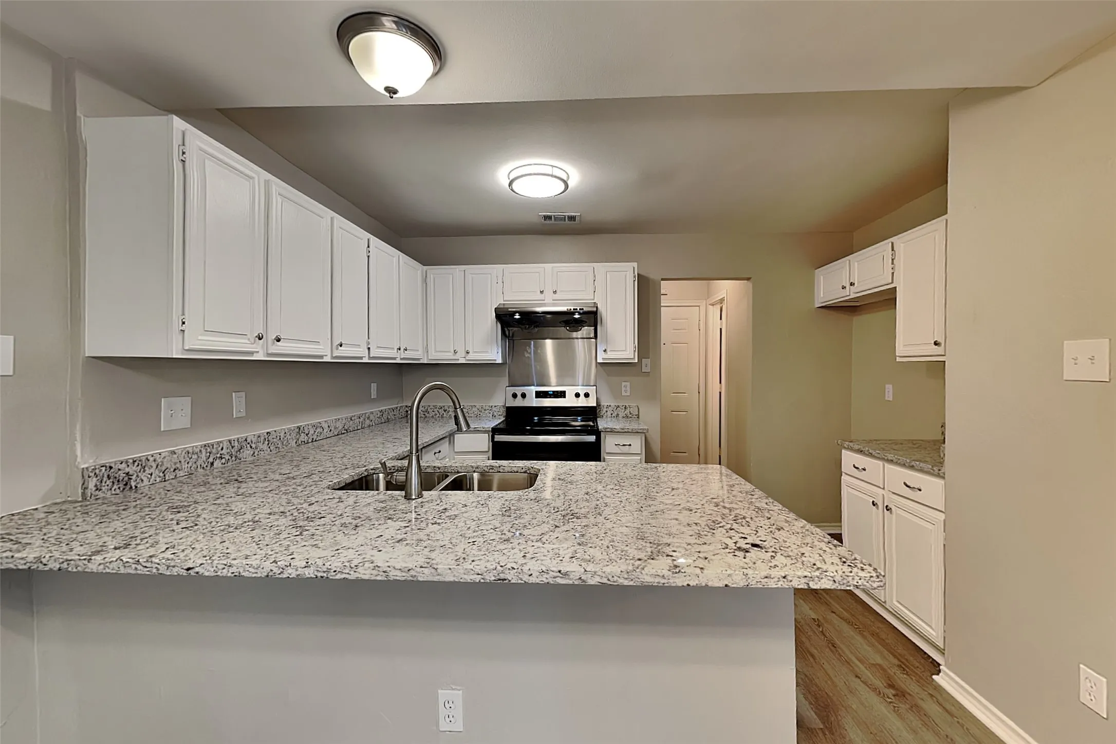 Single Family Residence For Rent in Tarrant County , 1206 Hillwood Way, Grapevine, Texas 76051, 3 Bedroom, 3 Bathroom, 2 Garage spaces, 1,625 Sqft, built in 1986, mls#21334740, Real Estate Agent in Grapevine, Homes For Rent in Tarrant county, Homes For Rent in Grapevine, Realtor in Grapevine Texas, Real Estate Brokerage Independent Realty Texas, Luminita Cordes Realtor