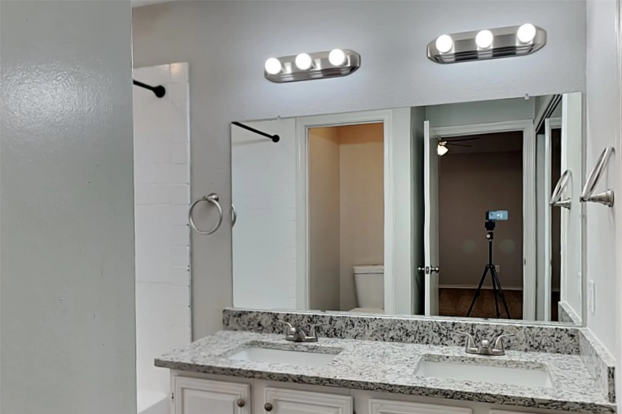 Single Family Residence For Rent in Tarrant County , 1206 Hillwood Way, Grapevine, Texas 76051, 3 Bedroom, 3 Bathroom, 2 Garage spaces, 1,625 Sqft, built in 1986, mls#21334740, Real Estate Agent in Grapevine, Homes For Rent in Tarrant county, Homes For Rent in Grapevine, Realtor in Grapevine Texas, Real Estate Brokerage Independent Realty Texas, Luminita Cordes Realtor