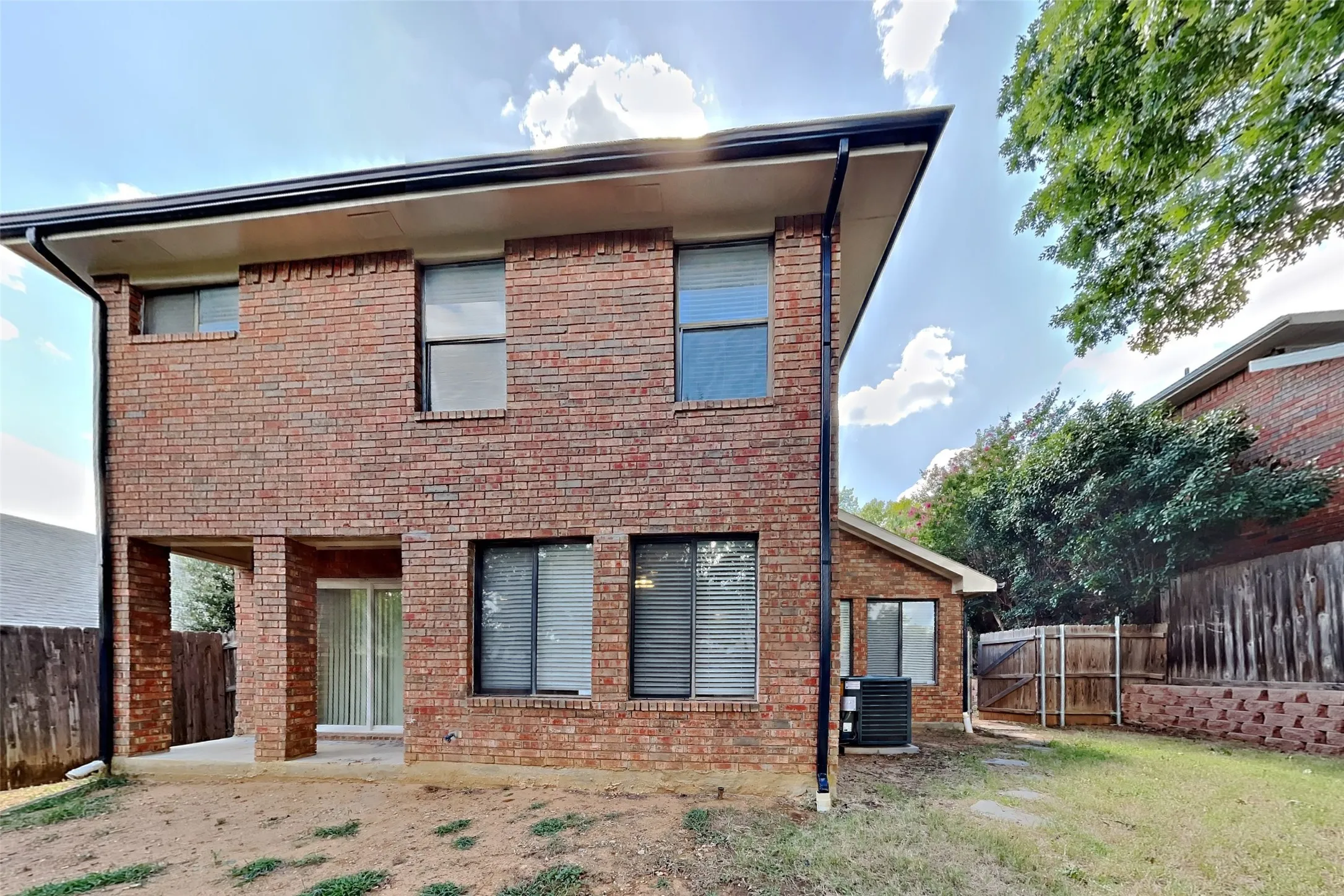Single Family Residence For Rent in Tarrant County , 1206 Hillwood Way, Grapevine, Texas 76051, 3 Bedroom, 3 Bathroom, 2 Garage spaces, 1,625 Sqft, built in 1986, mls#21334740, Real Estate Agent in Grapevine, Homes For Rent in Tarrant county, Homes For Rent in Grapevine, Realtor in Grapevine Texas, Real Estate Brokerage Independent Realty Texas, Luminita Cordes Realtor