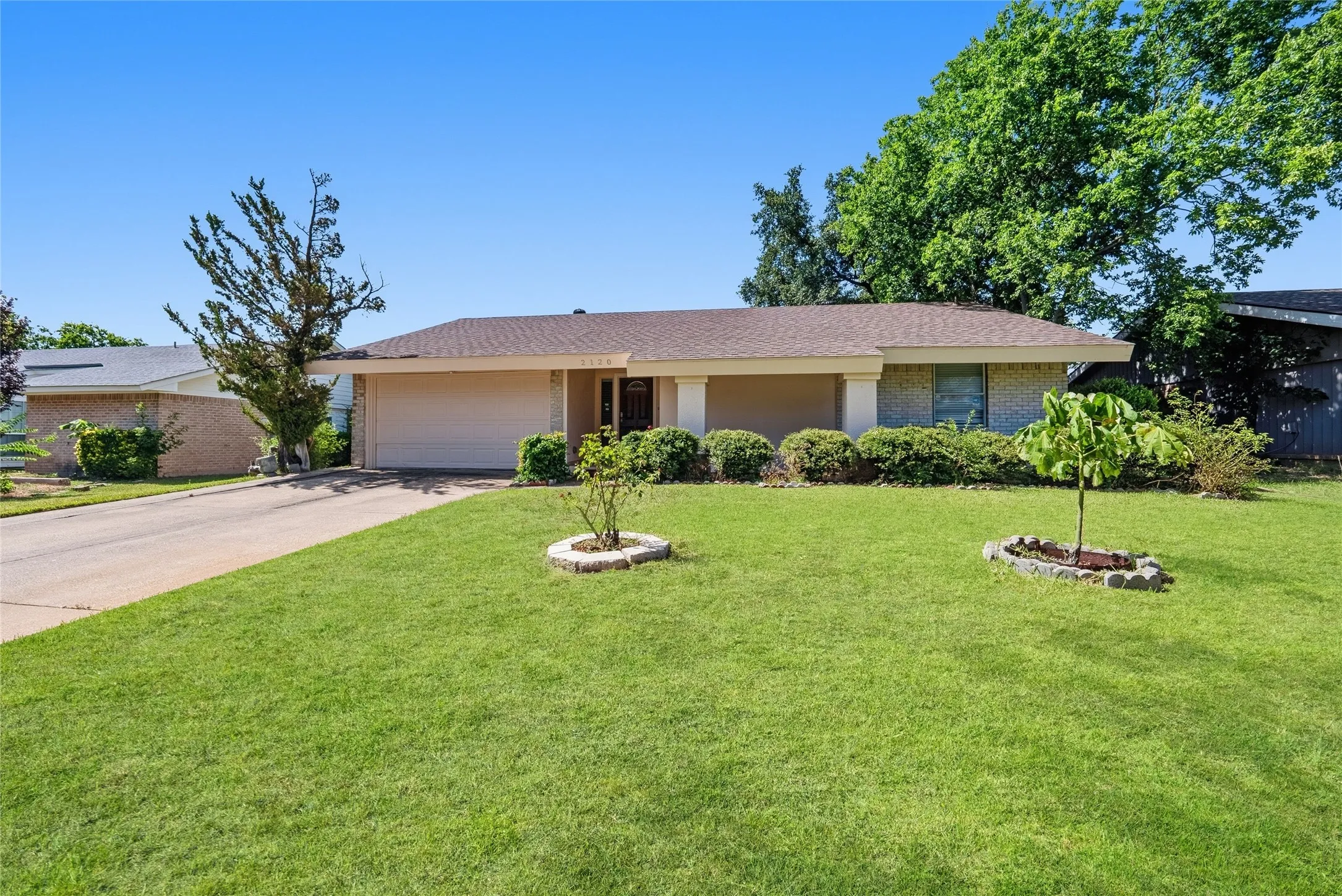 Single Family Residence For Sale in Dallas County , 2120 Sunrise Trail, Richardson, Texas 75081, 4 Bedroom, 2 Bathroom, Garage spaces, 1,314 Sqft, built in 1969, mls#21334278, Real Estate Agent in Richardson, Homes For Sale in Dallas county, Homes For Sale in Richardson, Realtor in Richardson Texas, Real Estate Brokerage Independent Realty Texas, Luminita Cordes Realtor