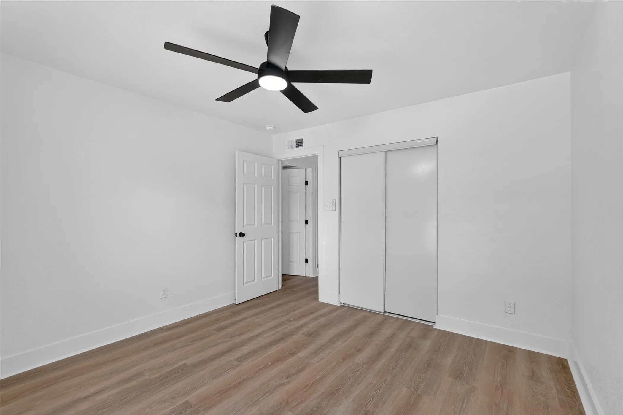 Single Family Residence For Sale in Collin County , 1309 Thoreau Lane, Allen, Texas 75002, 3 Bedroom, 2 Bathroom, 2 Garage spaces, 1,430 Sqft, built in 1983, mls#21313739, Real Estate Agent in Allen, Homes For Sale in Collin county, Homes For Sale in Allen, Realtor in Allen Texas, Real Estate Brokerage Independent Realty Texas, Luminita Cordes Realtor