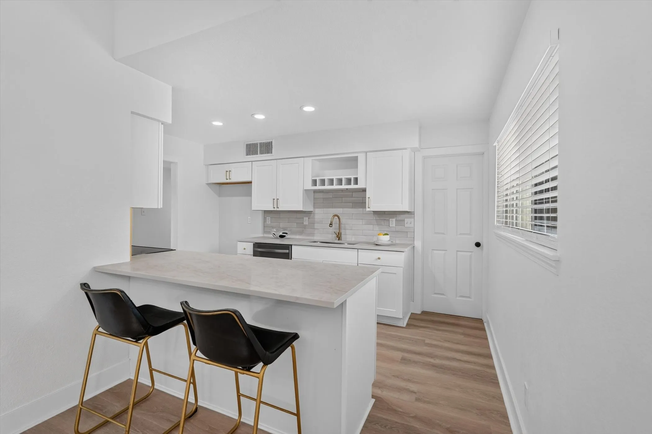 Single Family Residence For Sale in Collin County , 1309 Thoreau Lane, Allen, Texas 75002, 3 Bedroom, 2 Bathroom, 2 Garage spaces, 1,430 Sqft, built in 1983, mls#21313739, Real Estate Agent in Allen, Homes For Sale in Collin county, Homes For Sale in Allen, Realtor in Allen Texas, Real Estate Brokerage Independent Realty Texas, Luminita Cordes Realtor