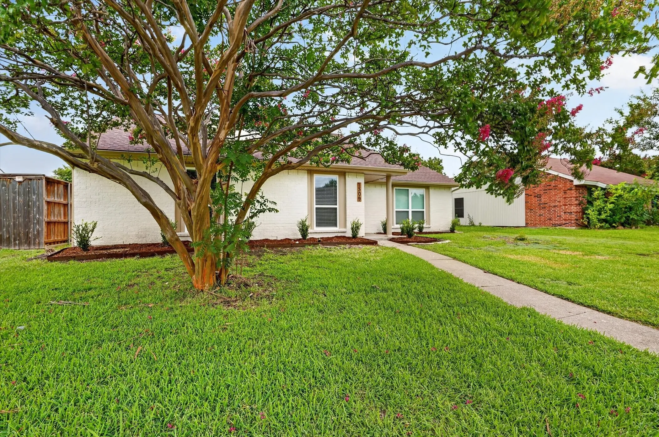 Single Family Residence For Sale in Collin County , 1309 Thoreau Lane, Allen, Texas 75002, 3 Bedroom, 2 Bathroom, 2 Garage spaces, 1,430 Sqft, built in 1983, mls#21313739, Real Estate Agent in Allen, Homes For Sale in Collin county, Homes For Sale in Allen, Realtor in Allen Texas, Real Estate Brokerage Independent Realty Texas, Luminita Cordes Realtor