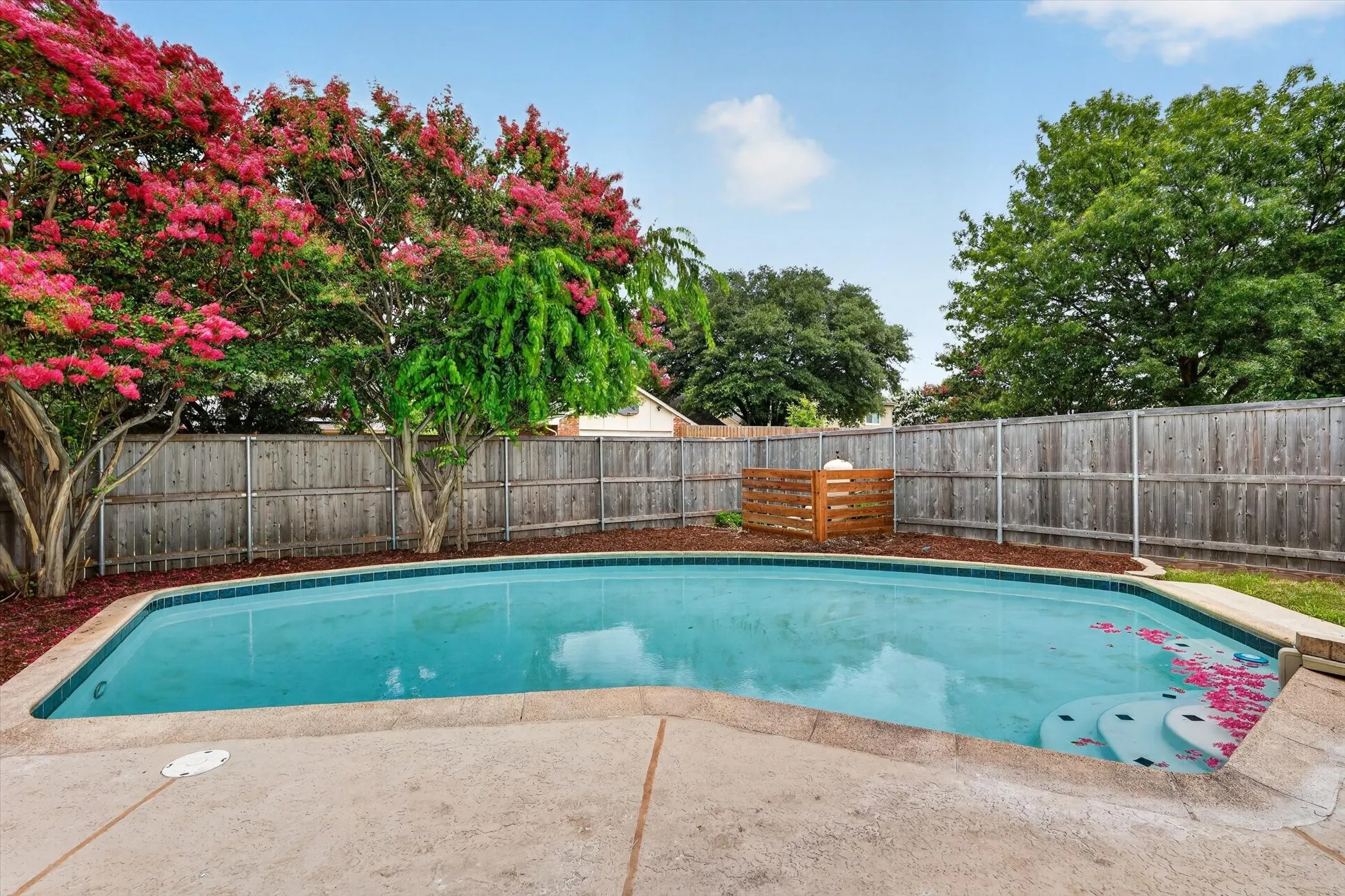 Single Family Residence For Sale in Collin County , 1309 Thoreau Lane, Allen, Texas 75002, 3 Bedroom, 2 Bathroom, 2 Garage spaces, 1,430 Sqft, built in 1983, mls#21313739, Real Estate Agent in Allen, Homes For Sale in Collin county, Homes For Sale in Allen, Realtor in Allen Texas, Real Estate Brokerage Independent Realty Texas, Luminita Cordes Realtor