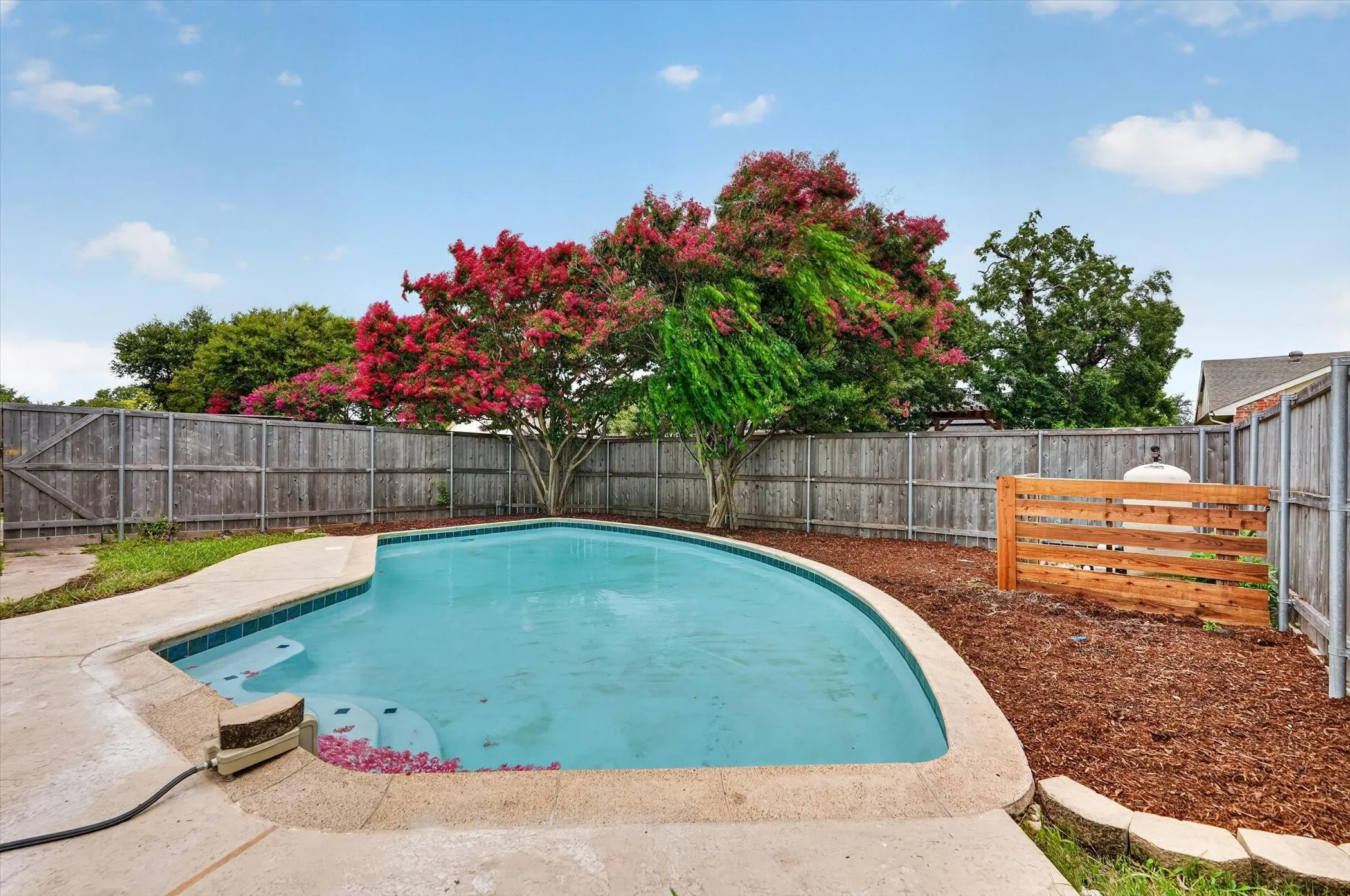 Single Family Residence For Sale in Collin County , 1309 Thoreau Lane, Allen, Texas 75002, 3 Bedroom, 2 Bathroom, 2 Garage spaces, 1,430 Sqft, built in 1983, mls#21313739, Real Estate Agent in Allen, Homes For Sale in Collin county, Homes For Sale in Allen, Realtor in Allen Texas, Real Estate Brokerage Independent Realty Texas, Luminita Cordes Realtor