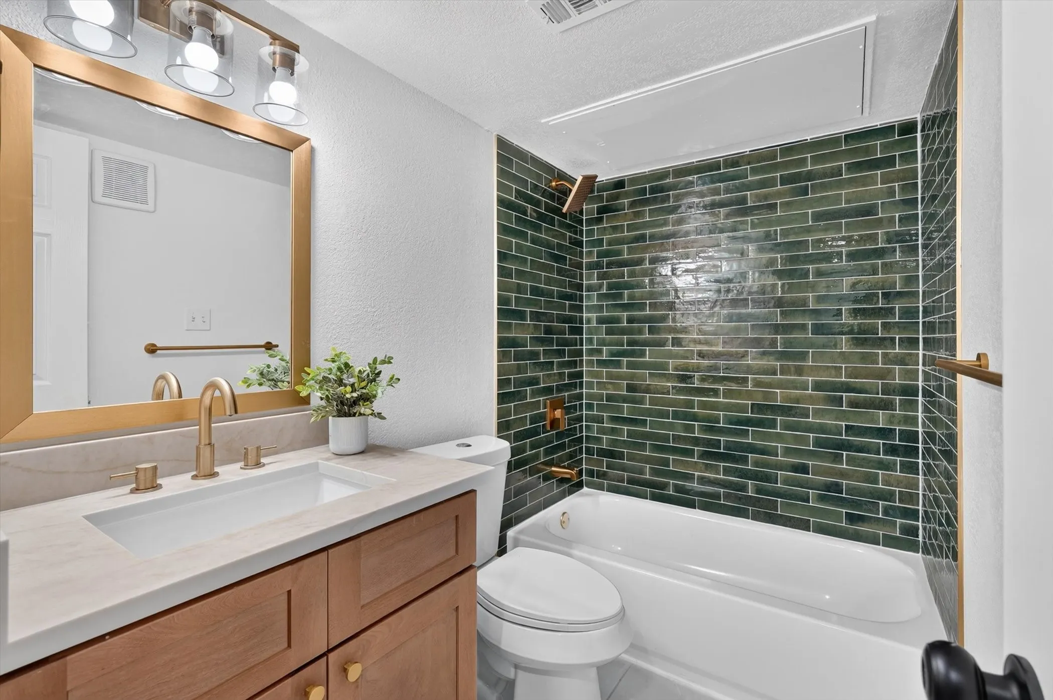 Single Family Residence For Sale in Collin County , 1309 Thoreau Lane, Allen, Texas 75002, 3 Bedroom, 2 Bathroom, 2 Garage spaces, 1,430 Sqft, built in 1983, mls#21313739, Real Estate Agent in Allen, Homes For Sale in Collin county, Homes For Sale in Allen, Realtor in Allen Texas, Real Estate Brokerage Independent Realty Texas, Luminita Cordes Realtor