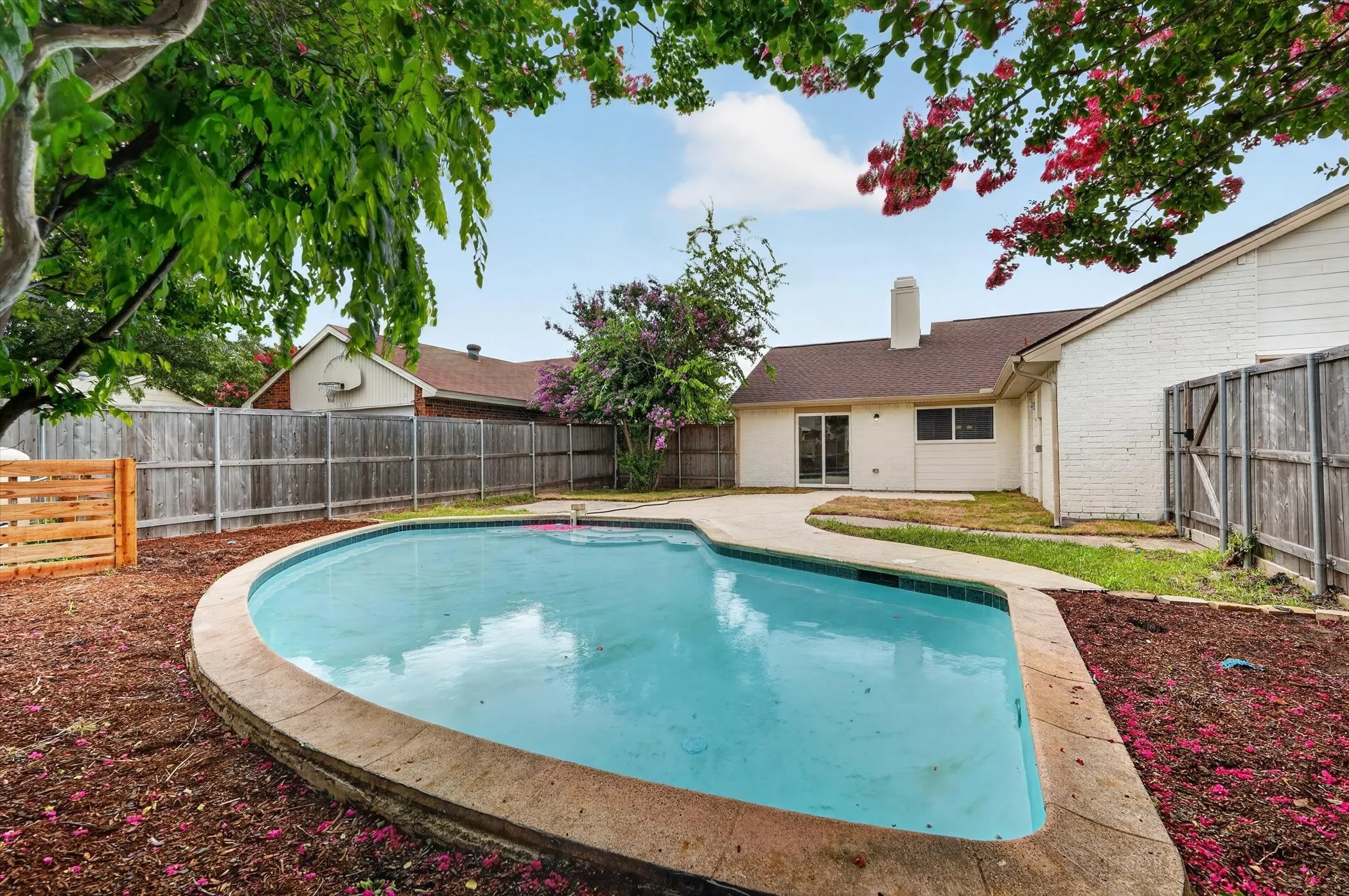 Single Family Residence For Sale in Collin County , 1309 Thoreau Lane, Allen, Texas 75002, 3 Bedroom, 2 Bathroom, 2 Garage spaces, 1,430 Sqft, built in 1983, mls#21313739, Real Estate Agent in Allen, Homes For Sale in Collin county, Homes For Sale in Allen, Realtor in Allen Texas, Real Estate Brokerage Independent Realty Texas, Luminita Cordes Realtor