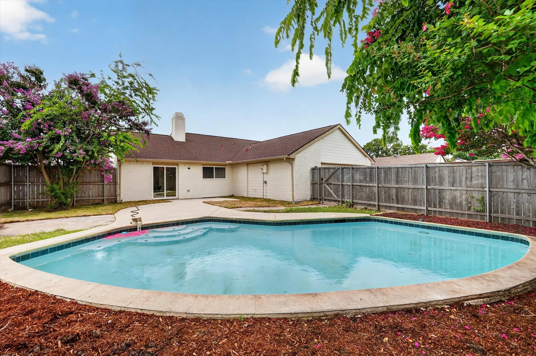 Single Family Residence For Sale in Collin County , 1309 Thoreau Lane, Allen, Texas 75002, 3 Bedroom, 2 Bathroom, 2 Garage spaces, 1,430 Sqft, built in 1983, mls#21313739, Real Estate Agent in Allen, Homes For Sale in Collin county, Homes For Sale in Allen, Realtor in Allen Texas, Real Estate Brokerage Independent Realty Texas, Luminita Cordes Realtor