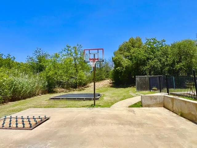 Single Family Residence For Sale in Jack County , 124 S 3rd Street, Jacksboro, Texas 76458, 4 Bedroom, 4 Bathroom, 1 Garage spaces, 2,525 Sqft, built in 1940, mls#21334763, Real Estate Agent in Jacksboro, Homes For Sale in Jack county, Homes For Sale in Jacksboro, Realtor in Jacksboro Texas, Real Estate Brokerage Independent Realty Texas, Luminita Cordes Realtor