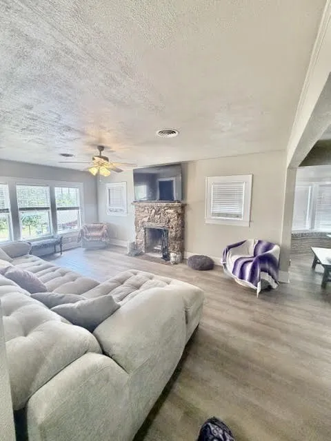 Single Family Residence For Sale in Jack County , 124 S 3rd Street, Jacksboro, Texas 76458, 4 Bedroom, 4 Bathroom, 1 Garage spaces, 2,525 Sqft, built in 1940, mls#21334763, Real Estate Agent in Jacksboro, Homes For Sale in Jack county, Homes For Sale in Jacksboro, Realtor in Jacksboro Texas, Real Estate Brokerage Independent Realty Texas, Luminita Cordes Realtor