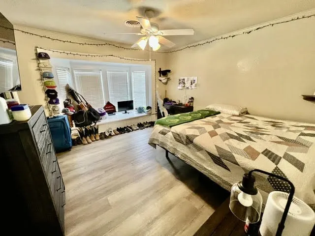 Single Family Residence For Sale in Jack County , 124 S 3rd Street, Jacksboro, Texas 76458, 4 Bedroom, 4 Bathroom, 1 Garage spaces, 2,525 Sqft, built in 1940, mls#21334763, Real Estate Agent in Jacksboro, Homes For Sale in Jack county, Homes For Sale in Jacksboro, Realtor in Jacksboro Texas, Real Estate Brokerage Independent Realty Texas, Luminita Cordes Realtor