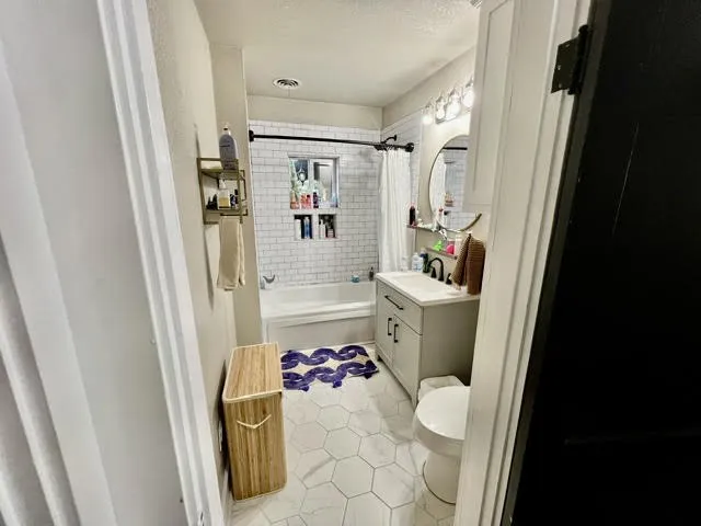 Single Family Residence For Sale in Jack County , 124 S 3rd Street, Jacksboro, Texas 76458, 4 Bedroom, 4 Bathroom, 1 Garage spaces, 2,525 Sqft, built in 1940, mls#21334763, Real Estate Agent in Jacksboro, Homes For Sale in Jack county, Homes For Sale in Jacksboro, Realtor in Jacksboro Texas, Real Estate Brokerage Independent Realty Texas, Luminita Cordes Realtor