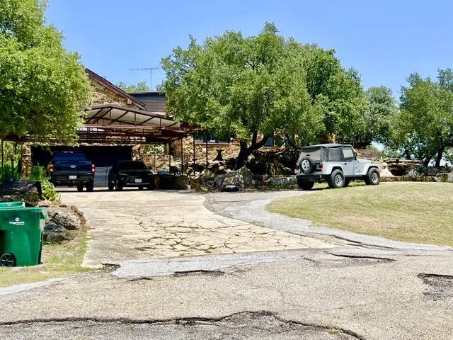 Single Family Residence For Sale in Jack County , 124 S 3rd Street, Jacksboro, Texas 76458, 4 Bedroom, 4 Bathroom, 1 Garage spaces, 2,525 Sqft, built in 1940, mls#21334763, Real Estate Agent in Jacksboro, Homes For Sale in Jack county, Homes For Sale in Jacksboro, Realtor in Jacksboro Texas, Real Estate Brokerage Independent Realty Texas, Luminita Cordes Realtor