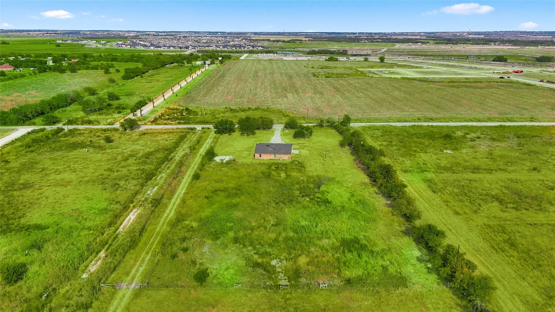 Single Family Residence For Rent in Denton County , 5715 Smiley Road, Celina, Texas 75009, 4 Bedroom, 2 Bathroom, Garage spaces, 1,850 Sqft, built in 2020, mls#21331674, Real Estate Agent in Celina, Homes For Rent in Denton county, Homes For Rent in Celina, Realtor in Celina Texas, Real Estate Brokerage Independent Realty Texas, Luminita Cordes Realtor