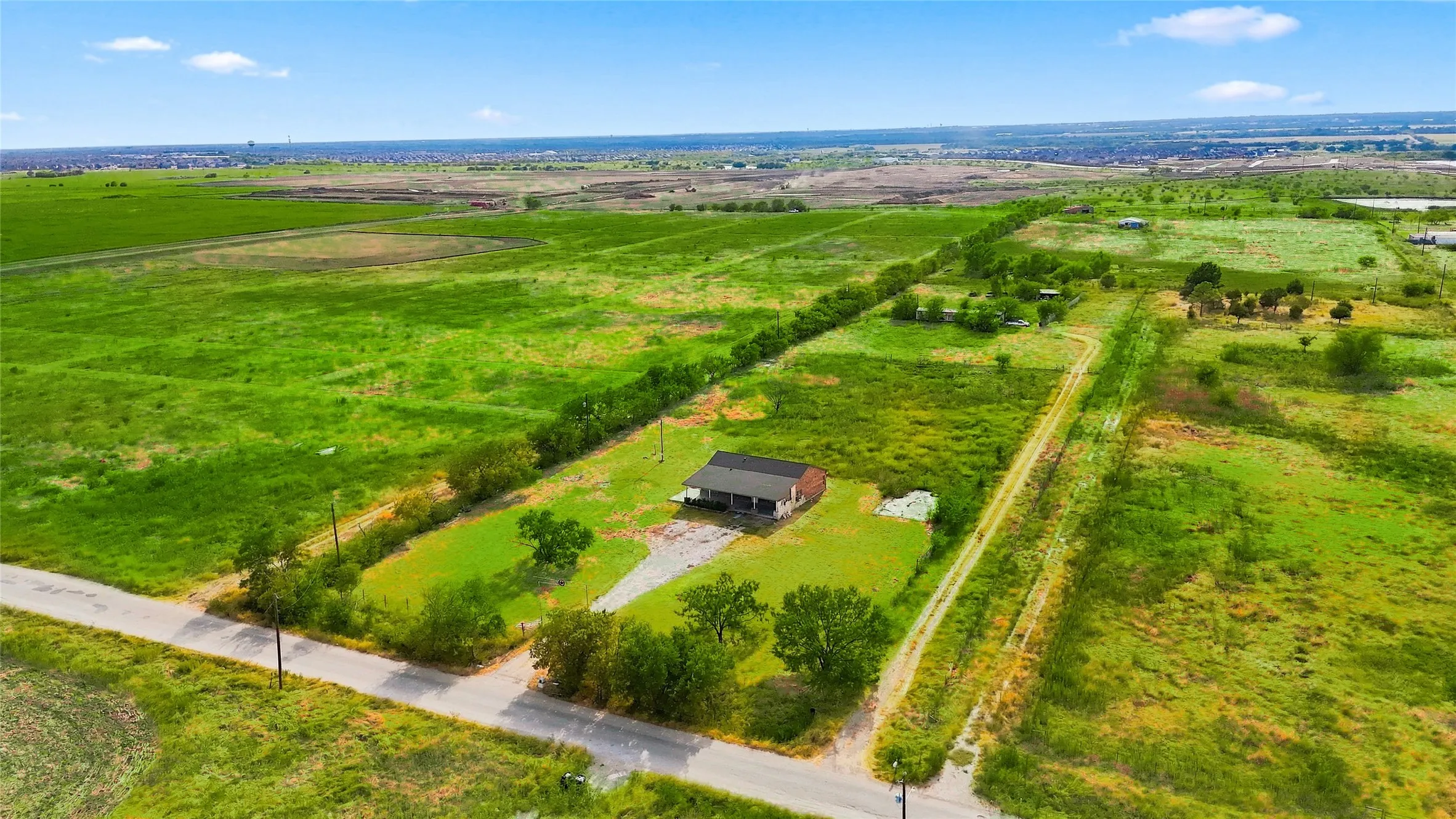 Single Family Residence For Rent in Denton County , 5715 Smiley Road, Celina, Texas 75009, 4 Bedroom, 2 Bathroom, Garage spaces, 1,850 Sqft, built in 2020, mls#21331674, Real Estate Agent in Celina, Homes For Rent in Denton county, Homes For Rent in Celina, Realtor in Celina Texas, Real Estate Brokerage Independent Realty Texas, Luminita Cordes Realtor