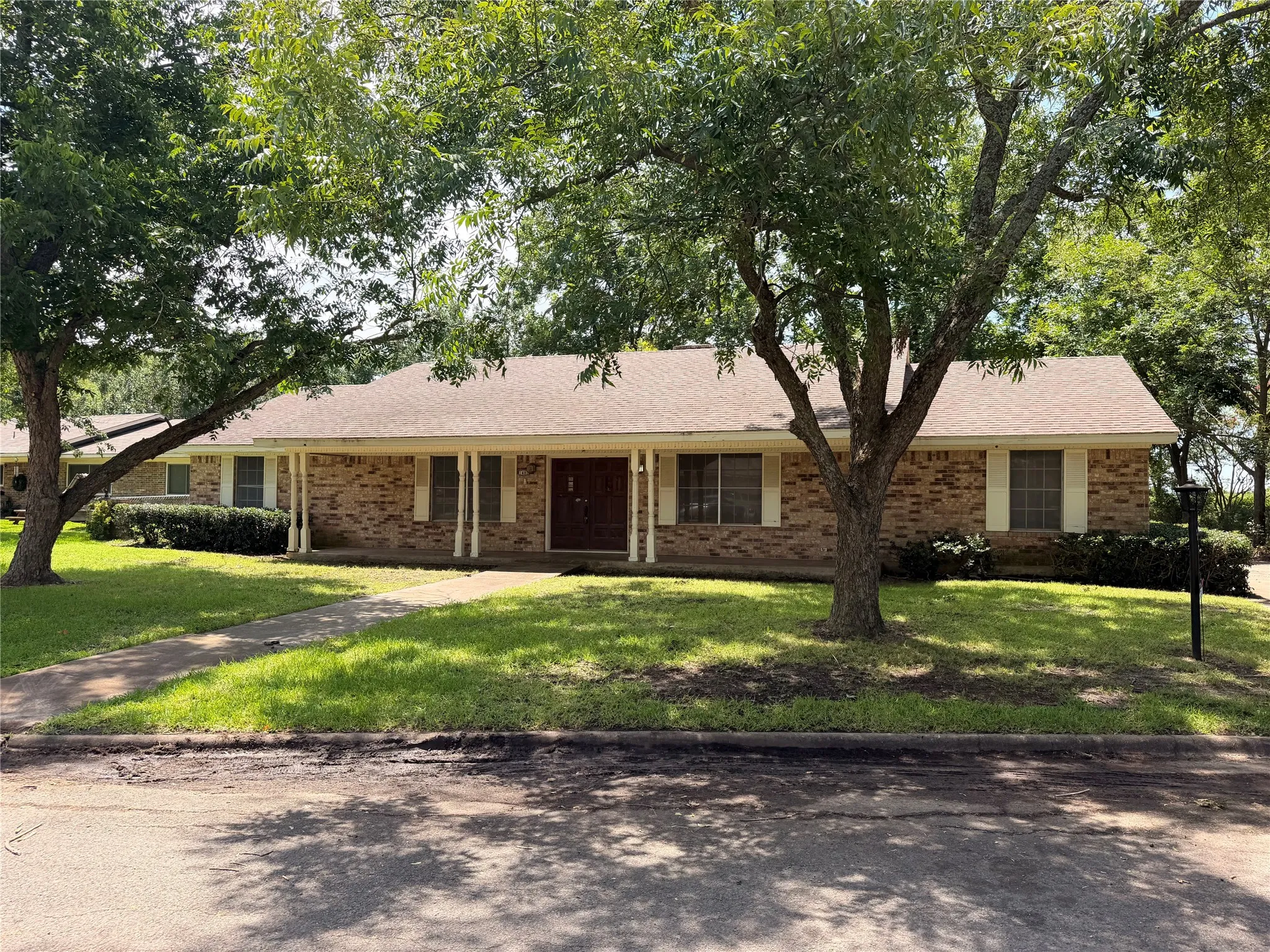 Single Family Residence For Sale in Delta County , 1402 Circle Drive, Cooper, Texas 75432, 3 Bedroom, 2 Bathroom, 2 Garage spaces, 2,181 Sqft, built in 1968, mls#21332724, Real Estate Agent in Cooper, Homes For Sale in Delta county, Homes For Sale in Cooper, Realtor in Cooper Texas, Real Estate Brokerage Independent Realty Texas, Luminita Cordes Realtor
