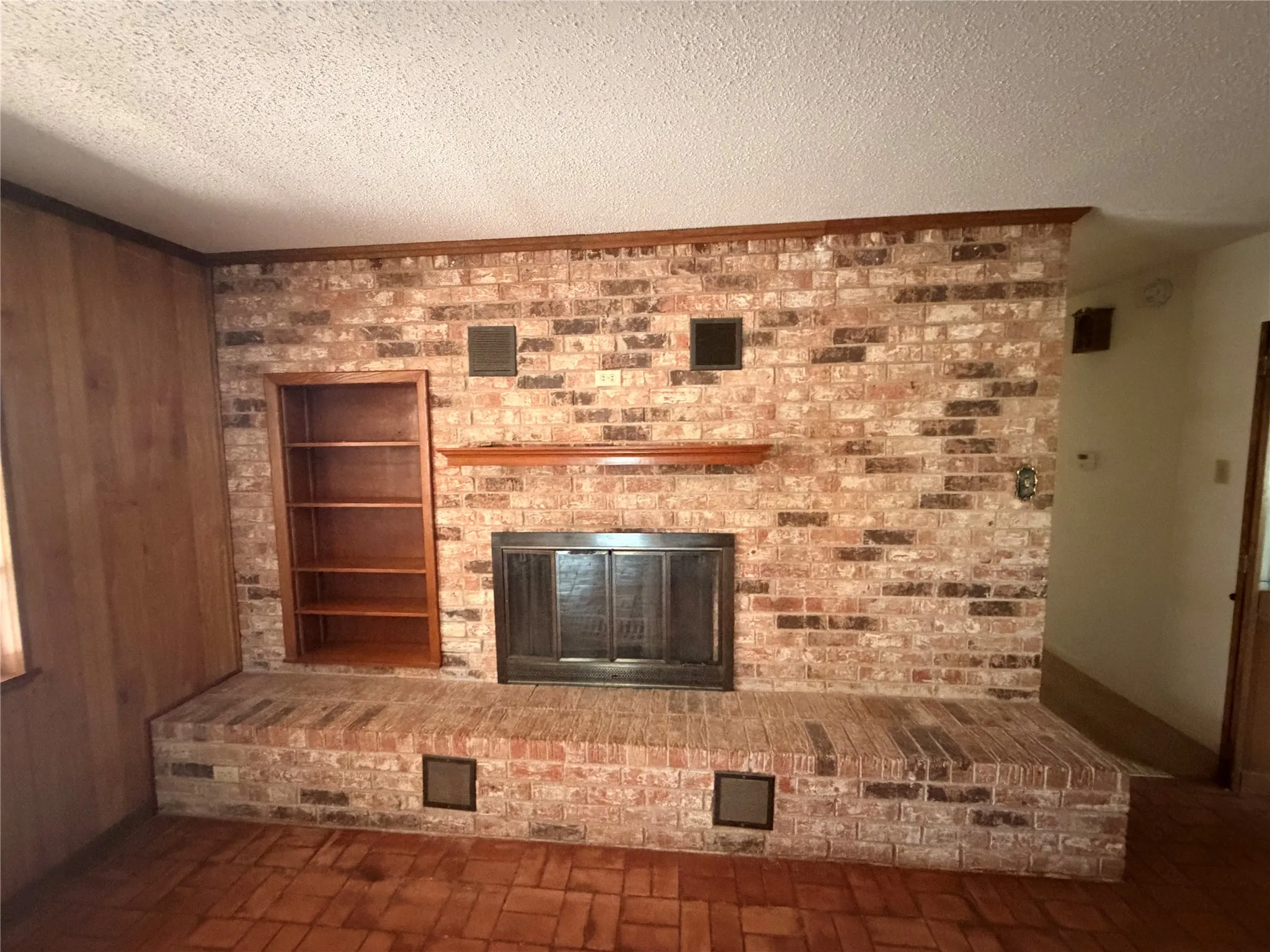 Single Family Residence For Sale in Delta County , 1402 Circle Drive, Cooper, Texas 75432, 3 Bedroom, 2 Bathroom, 2 Garage spaces, 2,181 Sqft, built in 1968, mls#21332724, Real Estate Agent in Cooper, Homes For Sale in Delta county, Homes For Sale in Cooper, Realtor in Cooper Texas, Real Estate Brokerage Independent Realty Texas, Luminita Cordes Realtor