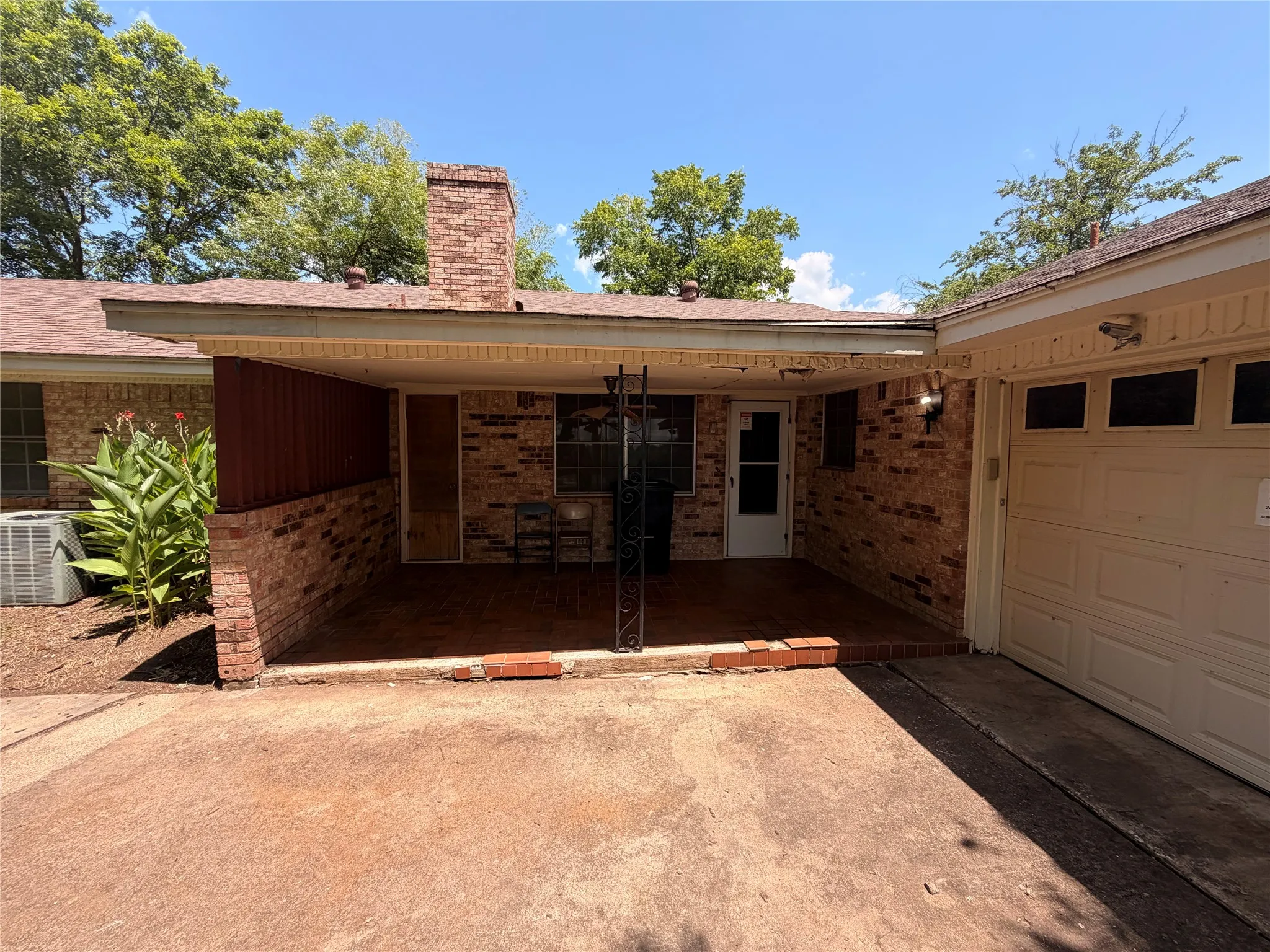 Single Family Residence For Sale in Delta County , 1402 Circle Drive, Cooper, Texas 75432, 3 Bedroom, 2 Bathroom, 2 Garage spaces, 2,181 Sqft, built in 1968, mls#21332724, Real Estate Agent in Cooper, Homes For Sale in Delta county, Homes For Sale in Cooper, Realtor in Cooper Texas, Real Estate Brokerage Independent Realty Texas, Luminita Cordes Realtor