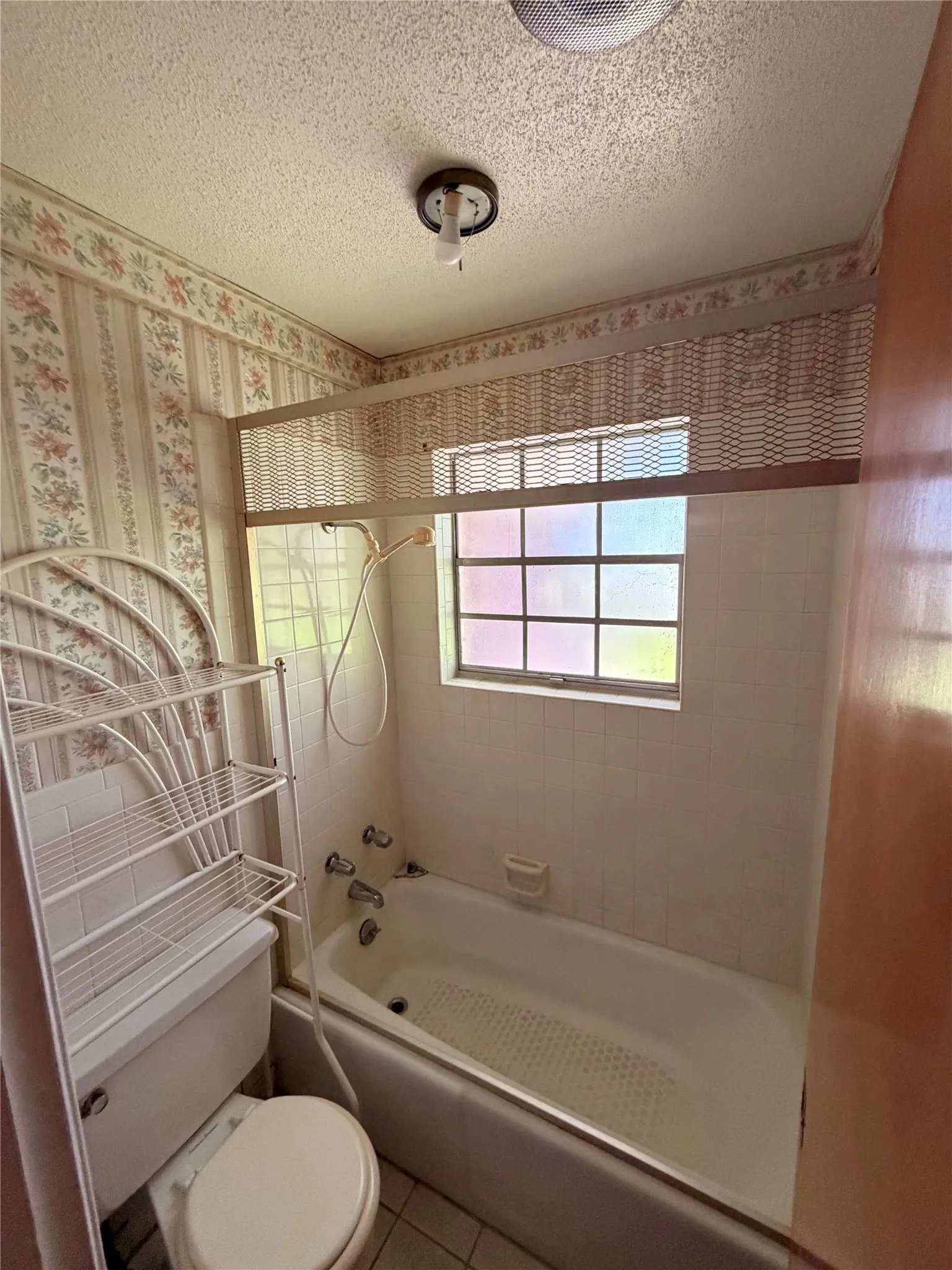 Single Family Residence For Sale in Delta County , 1402 Circle Drive, Cooper, Texas 75432, 3 Bedroom, 2 Bathroom, 2 Garage spaces, 2,181 Sqft, built in 1968, mls#21332724, Real Estate Agent in Cooper, Homes For Sale in Delta county, Homes For Sale in Cooper, Realtor in Cooper Texas, Real Estate Brokerage Independent Realty Texas, Luminita Cordes Realtor