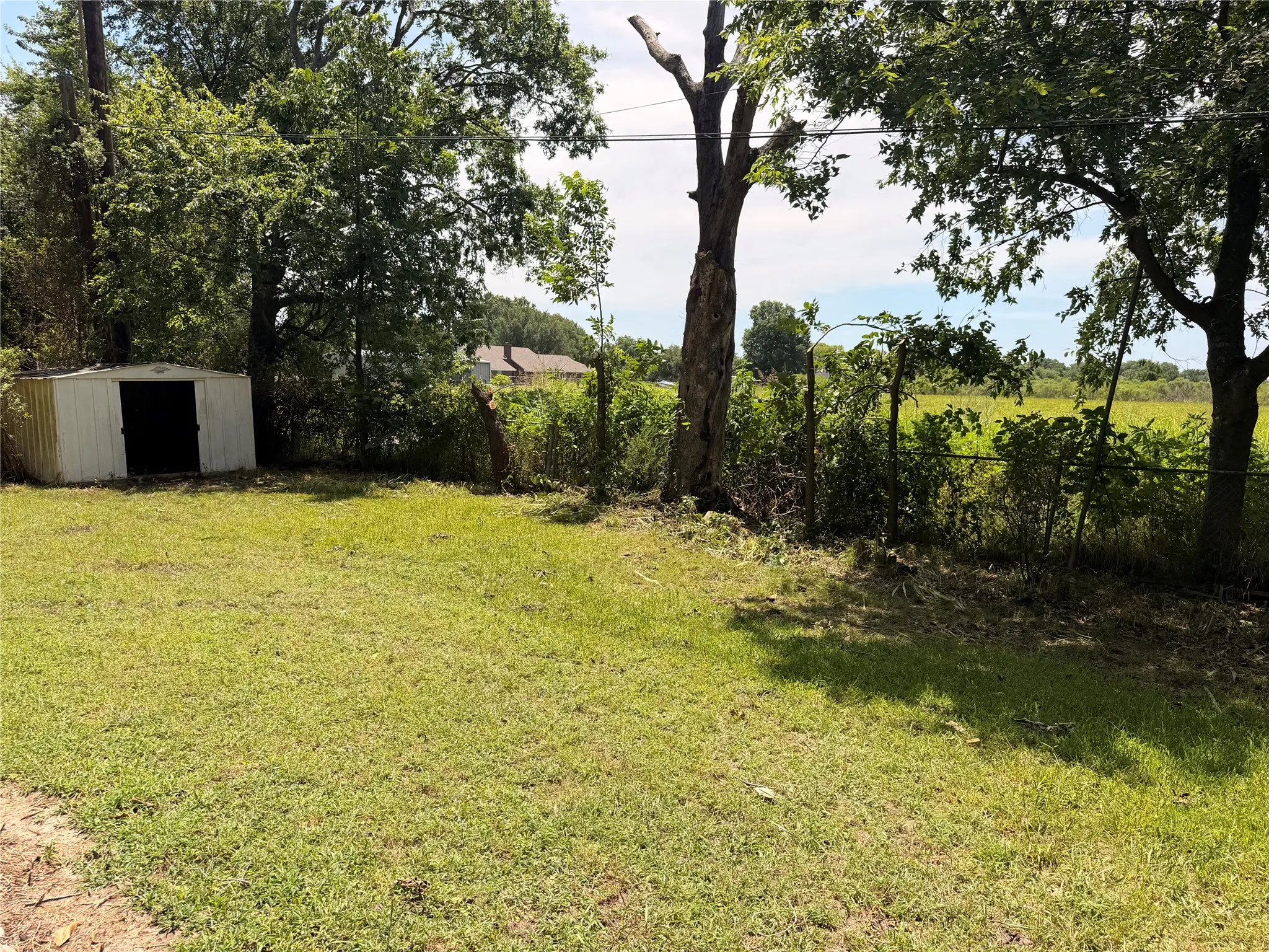 Single Family Residence For Sale in Delta County , 1402 Circle Drive, Cooper, Texas 75432, 3 Bedroom, 2 Bathroom, 2 Garage spaces, 2,181 Sqft, built in 1968, mls#21332724, Real Estate Agent in Cooper, Homes For Sale in Delta county, Homes For Sale in Cooper, Realtor in Cooper Texas, Real Estate Brokerage Independent Realty Texas, Luminita Cordes Realtor