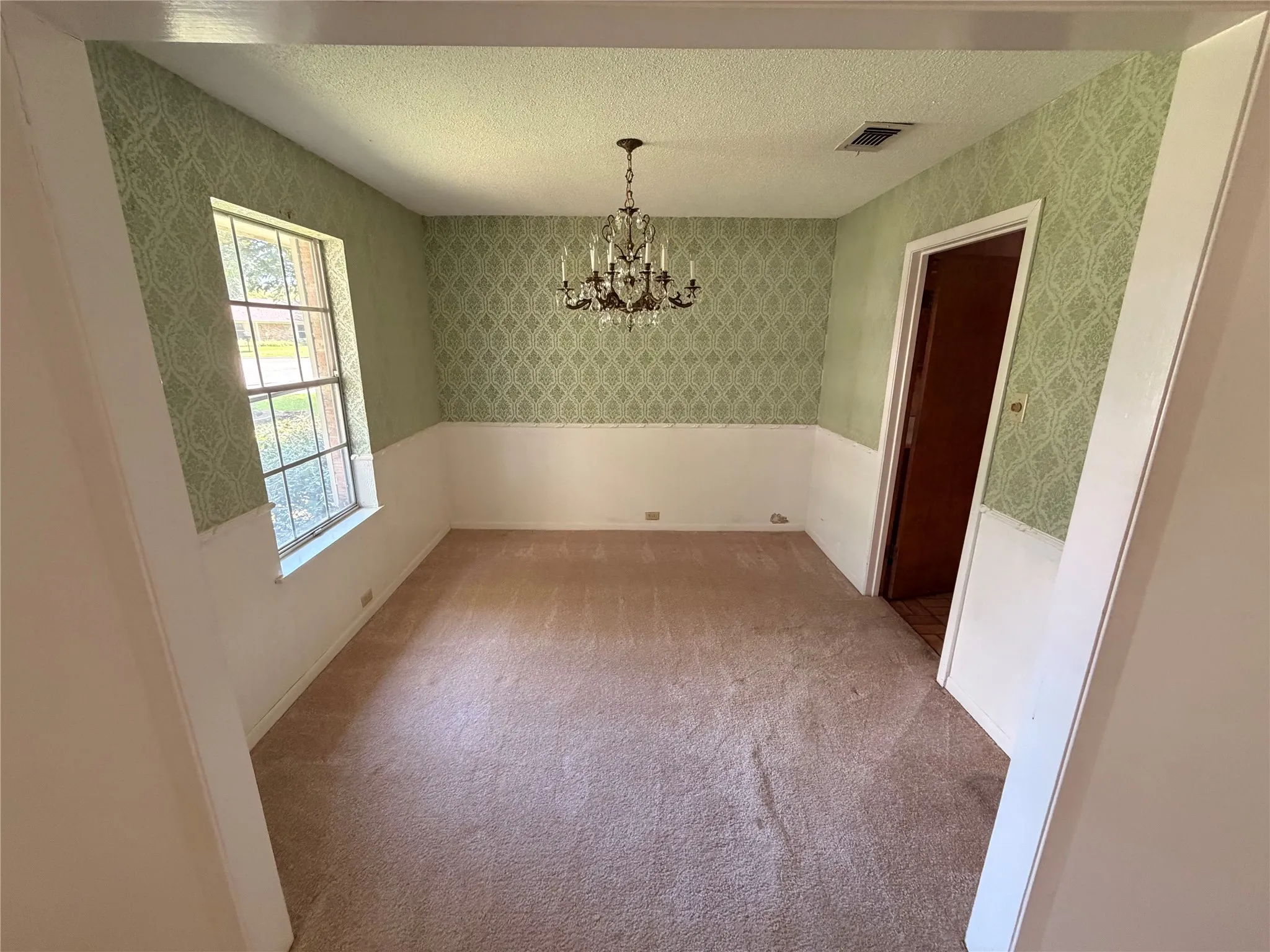 Single Family Residence For Sale in Delta County , 1402 Circle Drive, Cooper, Texas 75432, 3 Bedroom, 2 Bathroom, 2 Garage spaces, 2,181 Sqft, built in 1968, mls#21332724, Real Estate Agent in Cooper, Homes For Sale in Delta county, Homes For Sale in Cooper, Realtor in Cooper Texas, Real Estate Brokerage Independent Realty Texas, Luminita Cordes Realtor