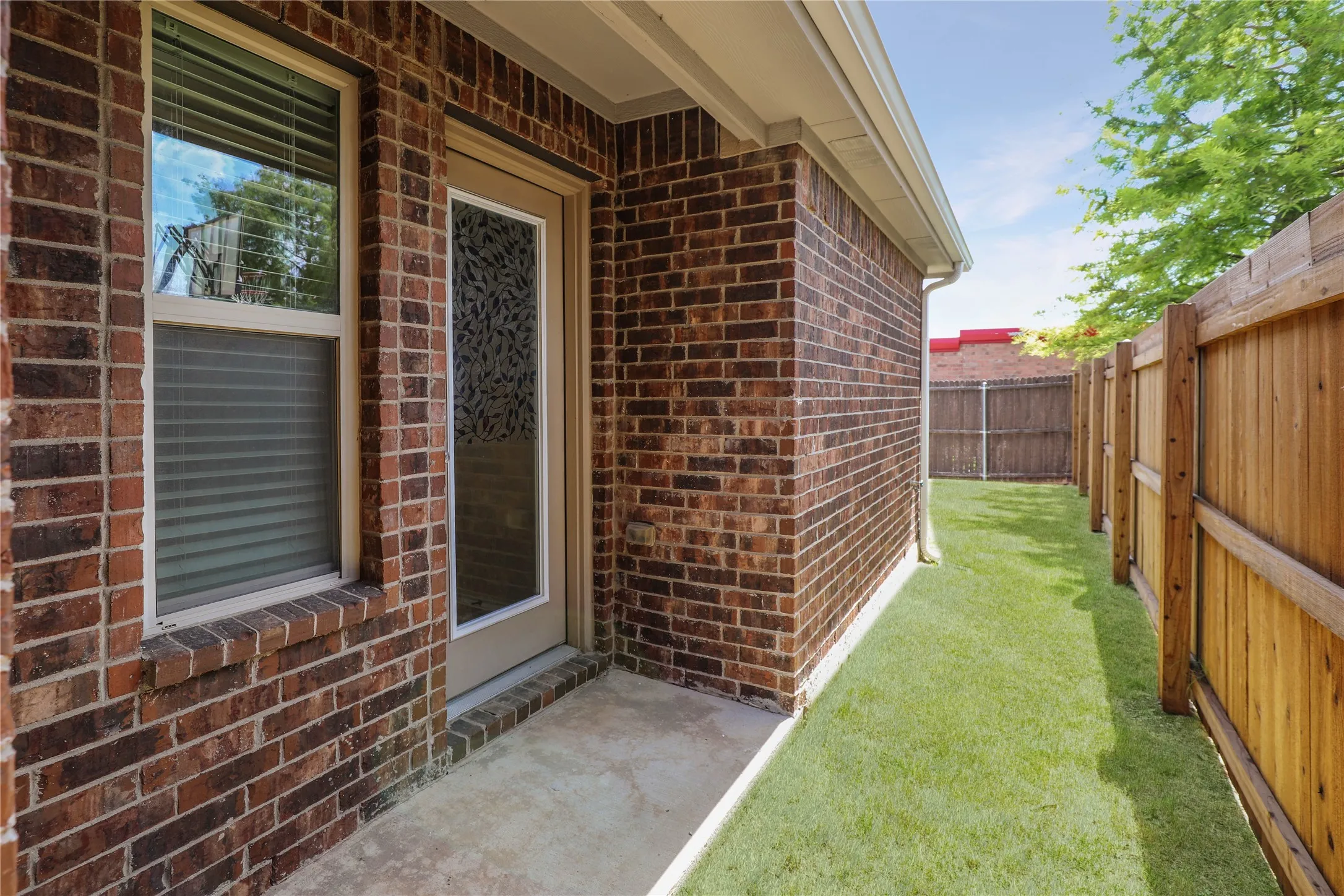 Single Family Residence For Sale in Collin County , 300 Black Bear Drive, Mc Kinney, Texas 75071, 3 Bedroom, 2 Bathroom, 2 Garage spaces, 1,406 Sqft, built in 2013, mls#21332795, Real Estate Agent in Mc Kinney, Homes For Sale in Collin county, Homes For Sale in Mc Kinney, Realtor in Mc Kinney Texas, Real Estate Brokerage Independent Realty Texas, Luminita Cordes Realtor