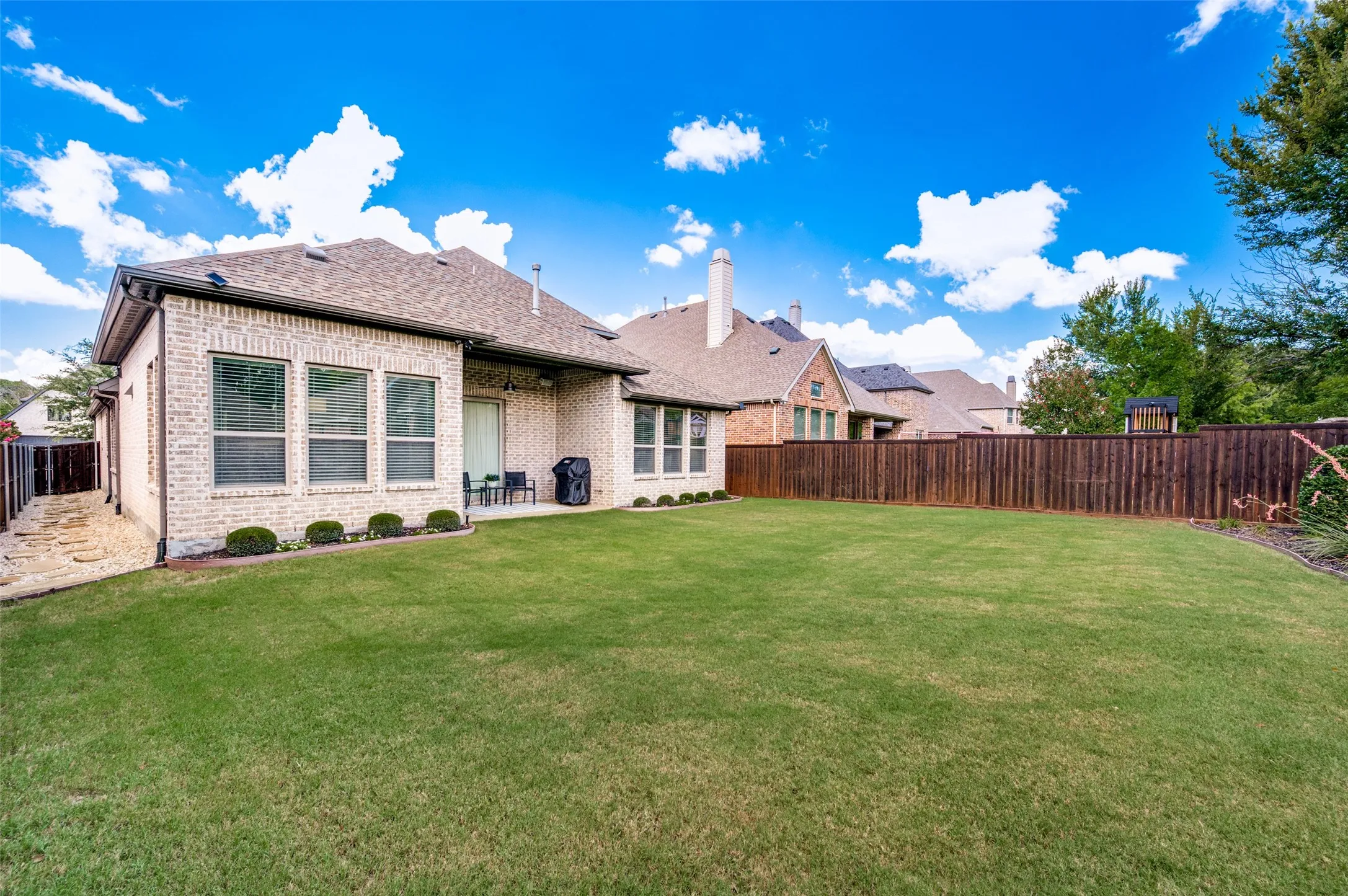 Single Family Residence For Sale in Collin County , 8805 Abbington Place, Mc Kinney, Texas 75072, 4 Bedroom, 4 Bathroom, 2 Garage spaces, 3,142 Sqft, built in 2017, mls#21332286, Real Estate Agent in Mc Kinney, Homes For Sale in Collin county, Homes For Sale in Mc Kinney, Realtor in Mc Kinney Texas, Real Estate Brokerage Independent Realty Texas, Luminita Cordes Realtor