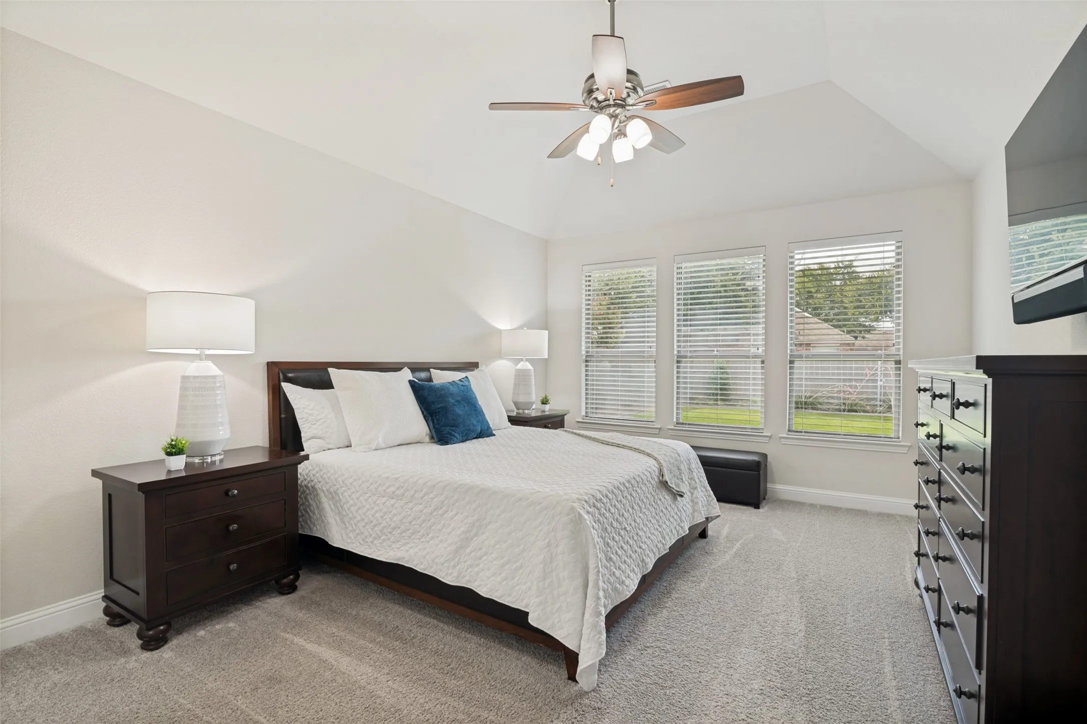 Single Family Residence For Sale in Collin County , 8805 Abbington Place, Mc Kinney, Texas 75072, 4 Bedroom, 4 Bathroom, 2 Garage spaces, 3,142 Sqft, built in 2017, mls#21332286, Real Estate Agent in Mc Kinney, Homes For Sale in Collin county, Homes For Sale in Mc Kinney, Realtor in Mc Kinney Texas, Real Estate Brokerage Independent Realty Texas, Luminita Cordes Realtor